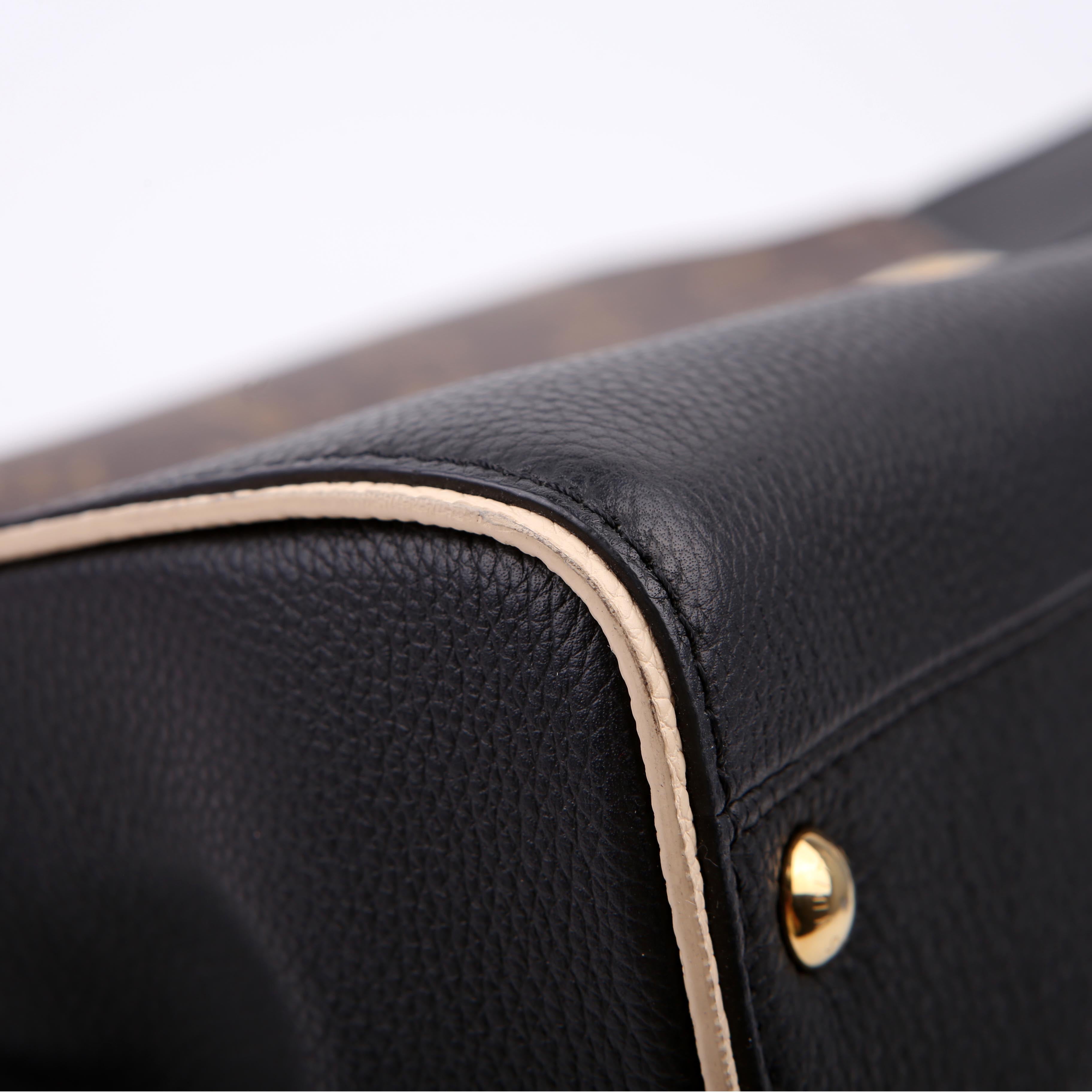 Double V Leather Black