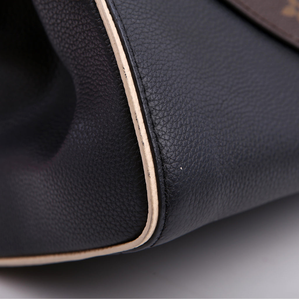 Double V Leather Black