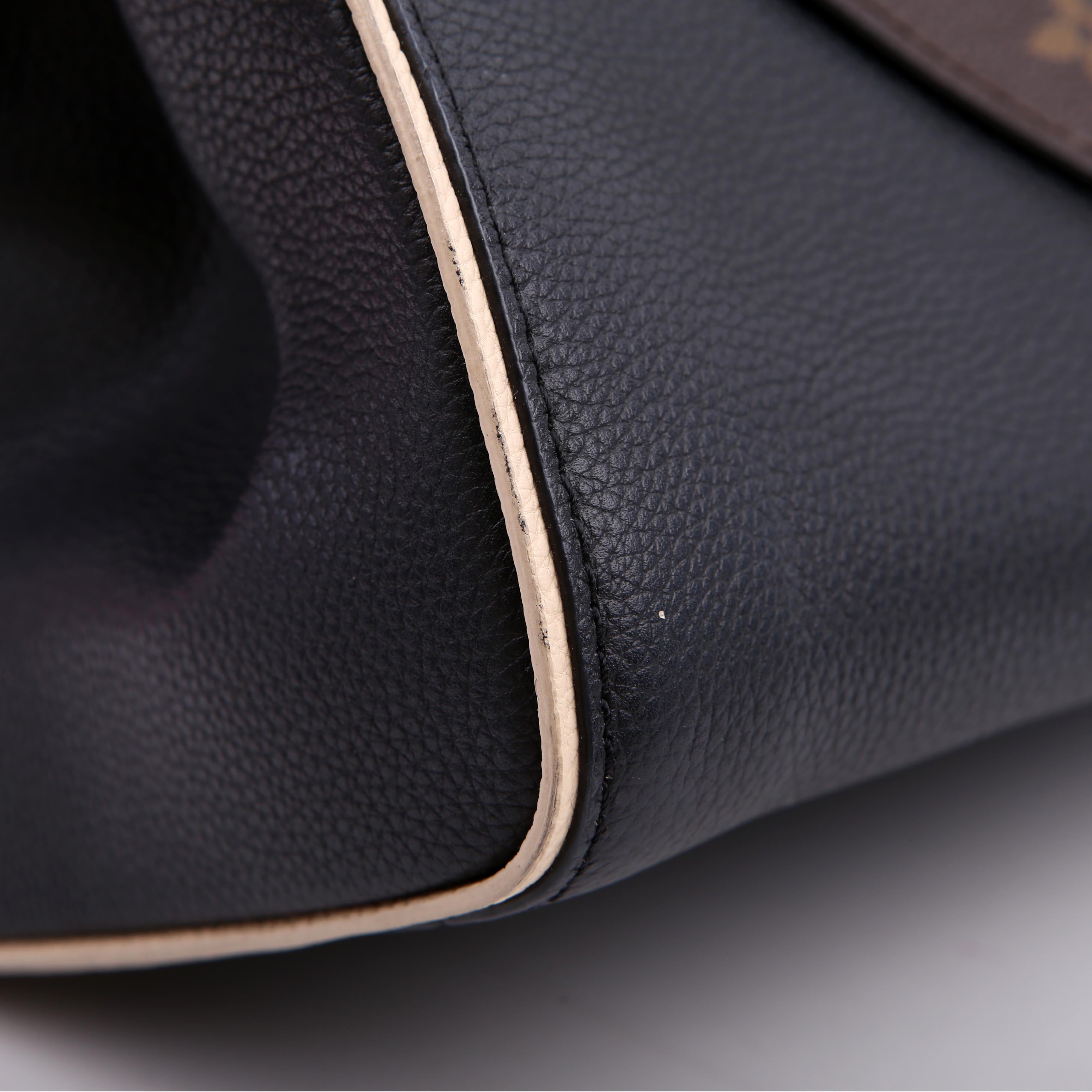 Double V Leather Black