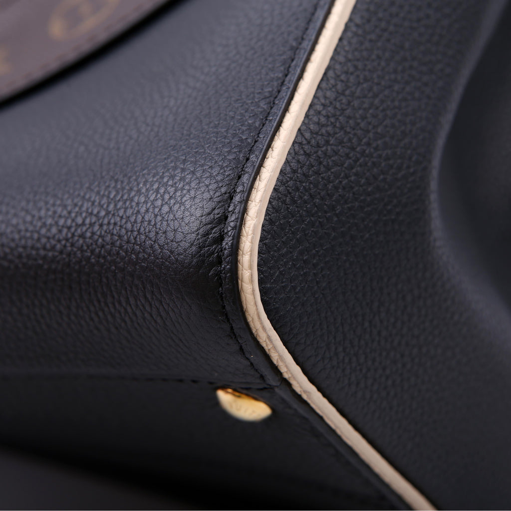 Double V Leather Black