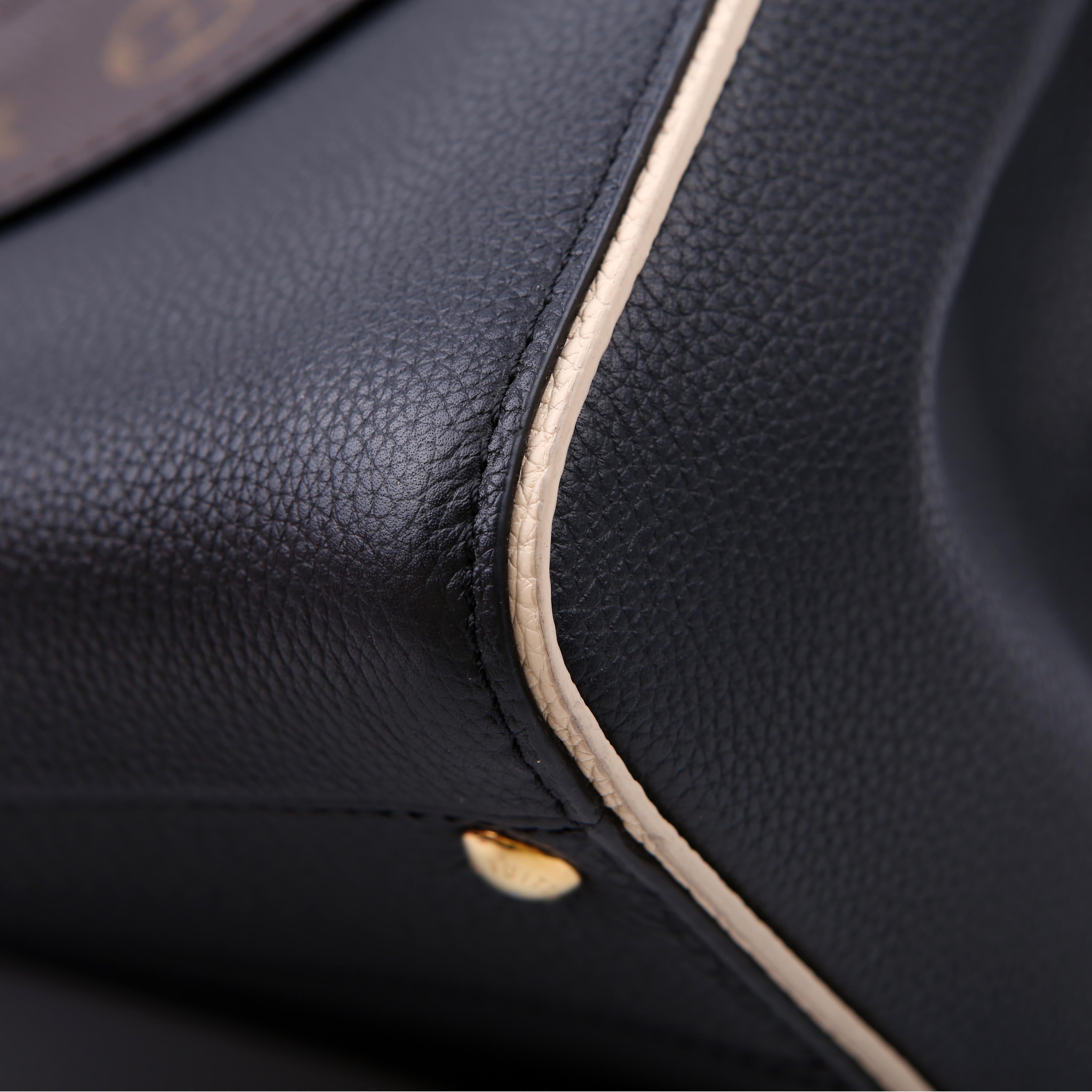 Double V Leather Black