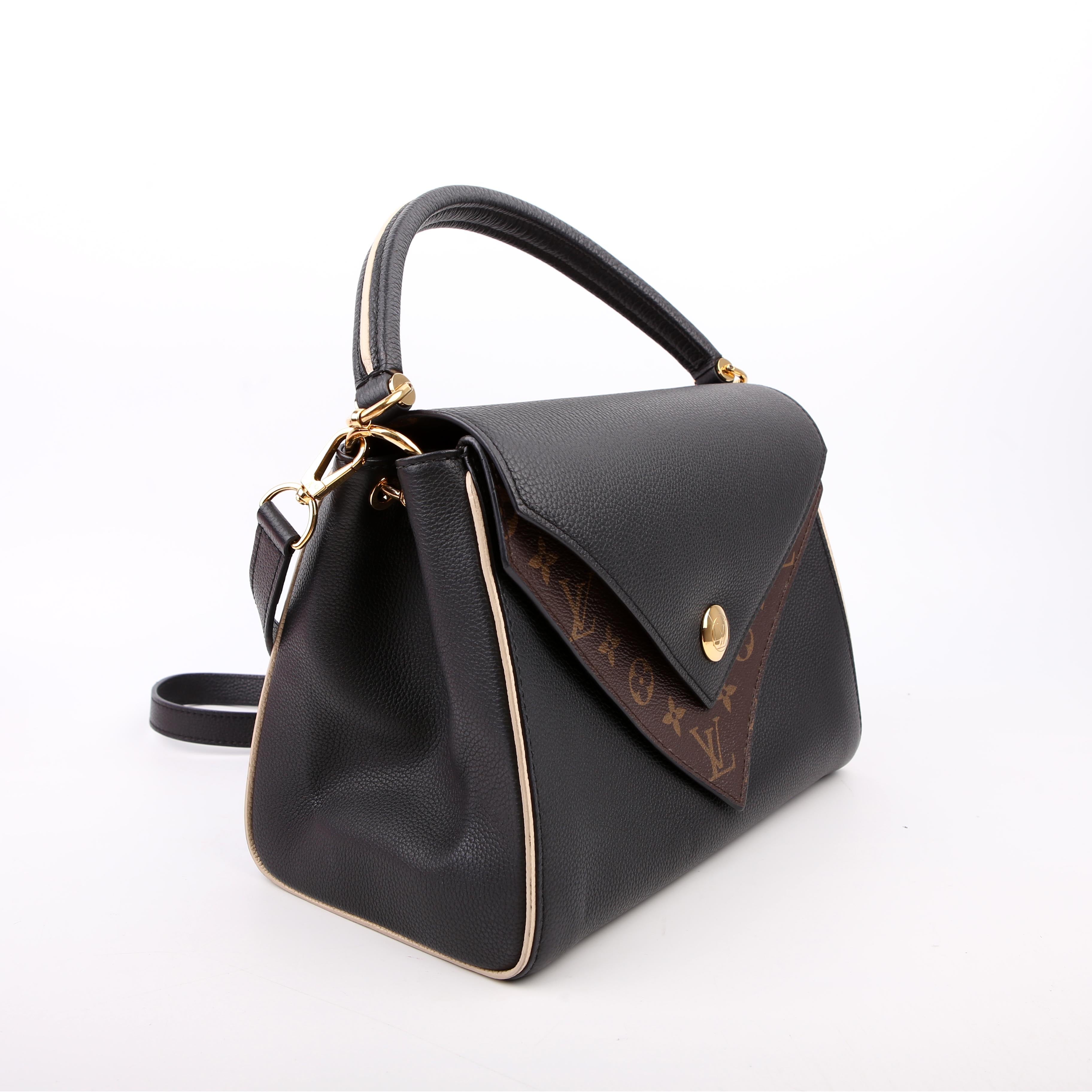 Double V Leather Black