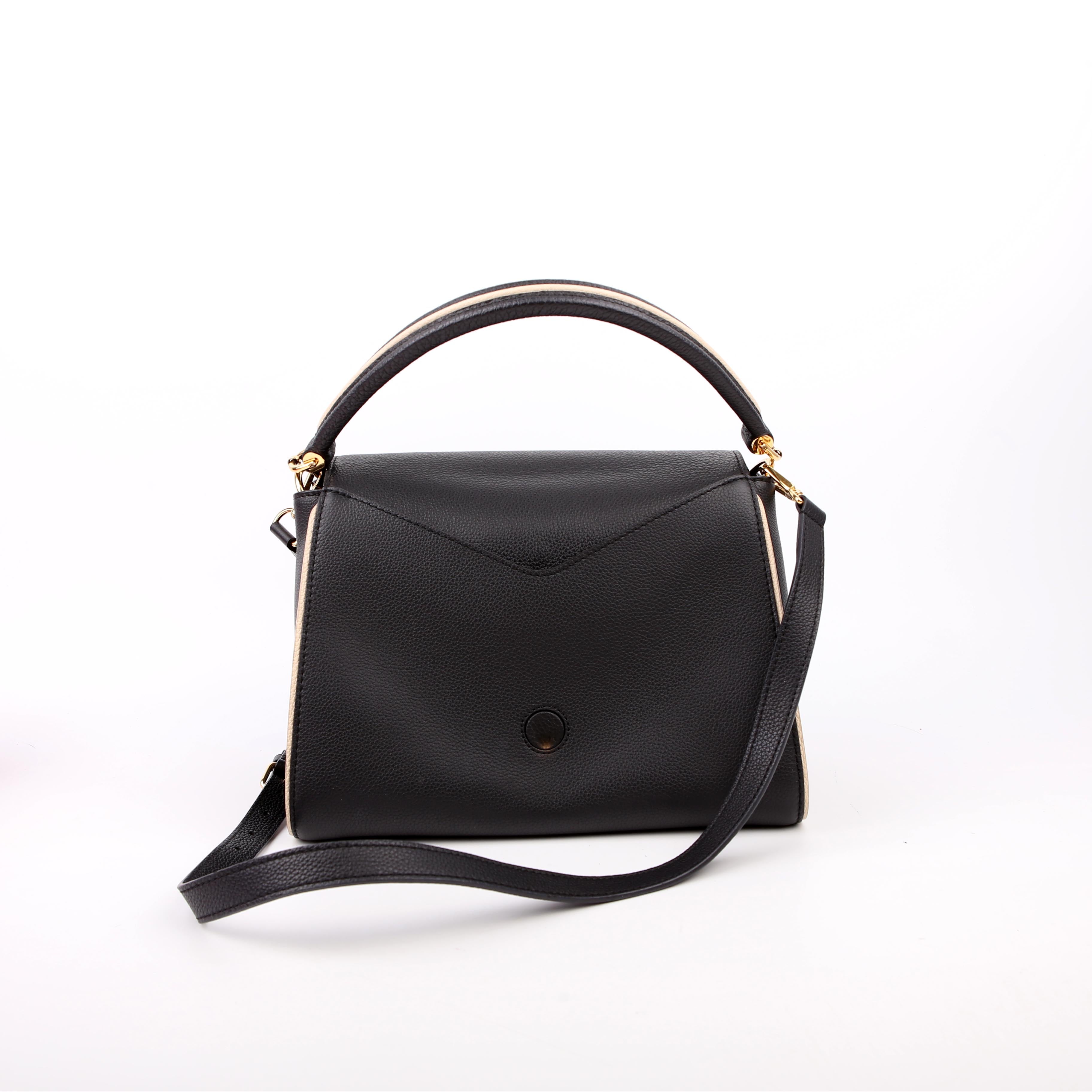 Double V Leather Black