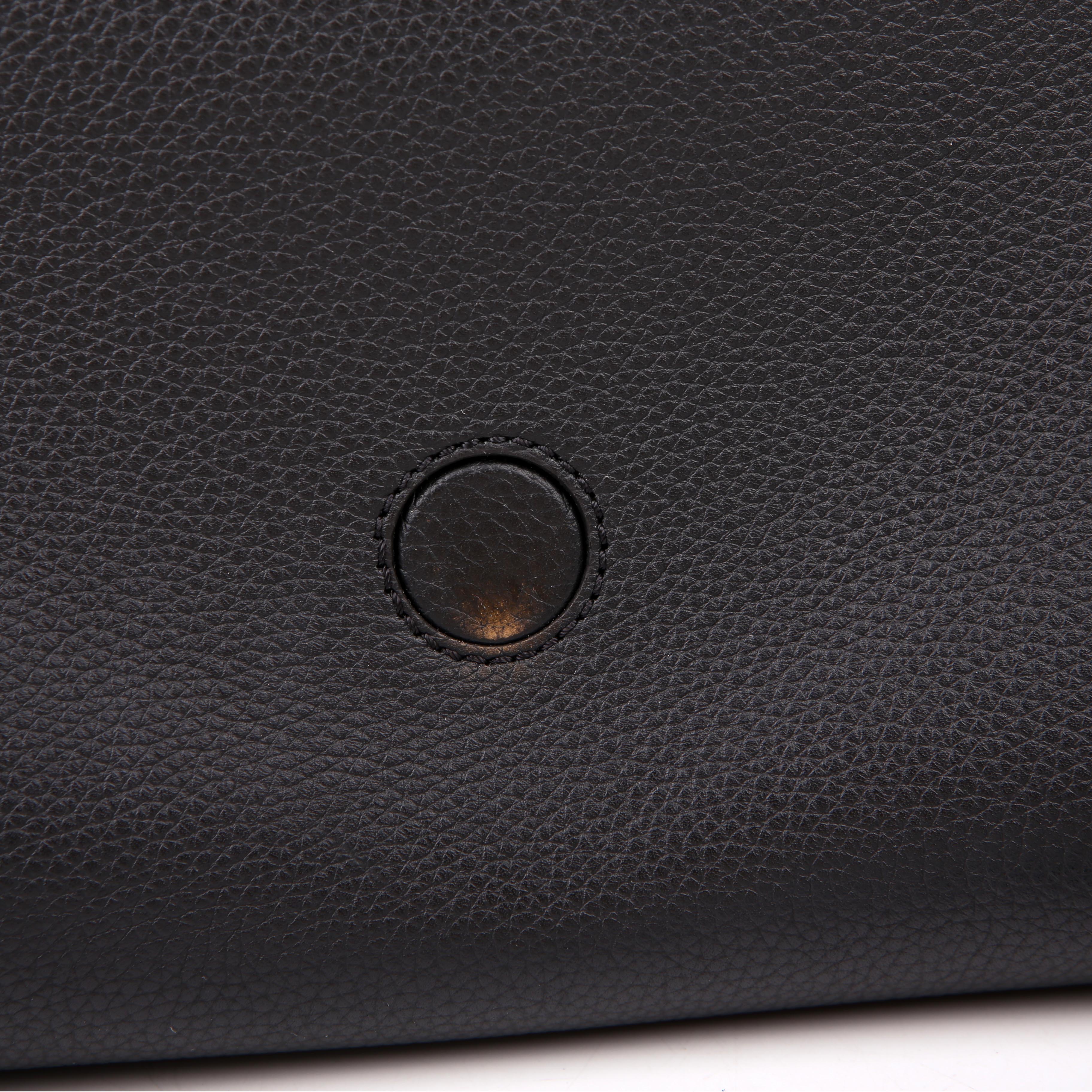 Double V Leather Black