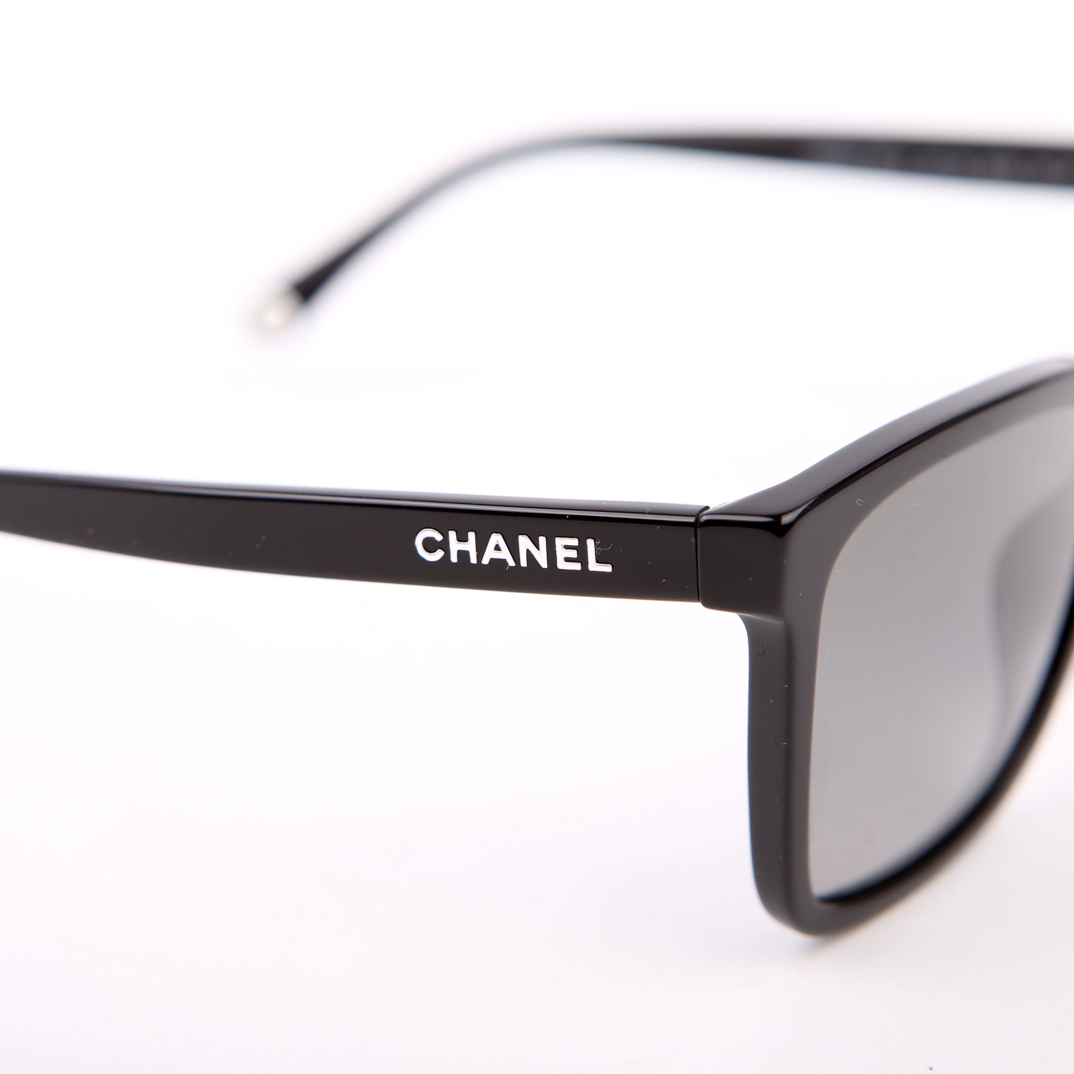 5551-U Rectangular Polarized Sunglasses