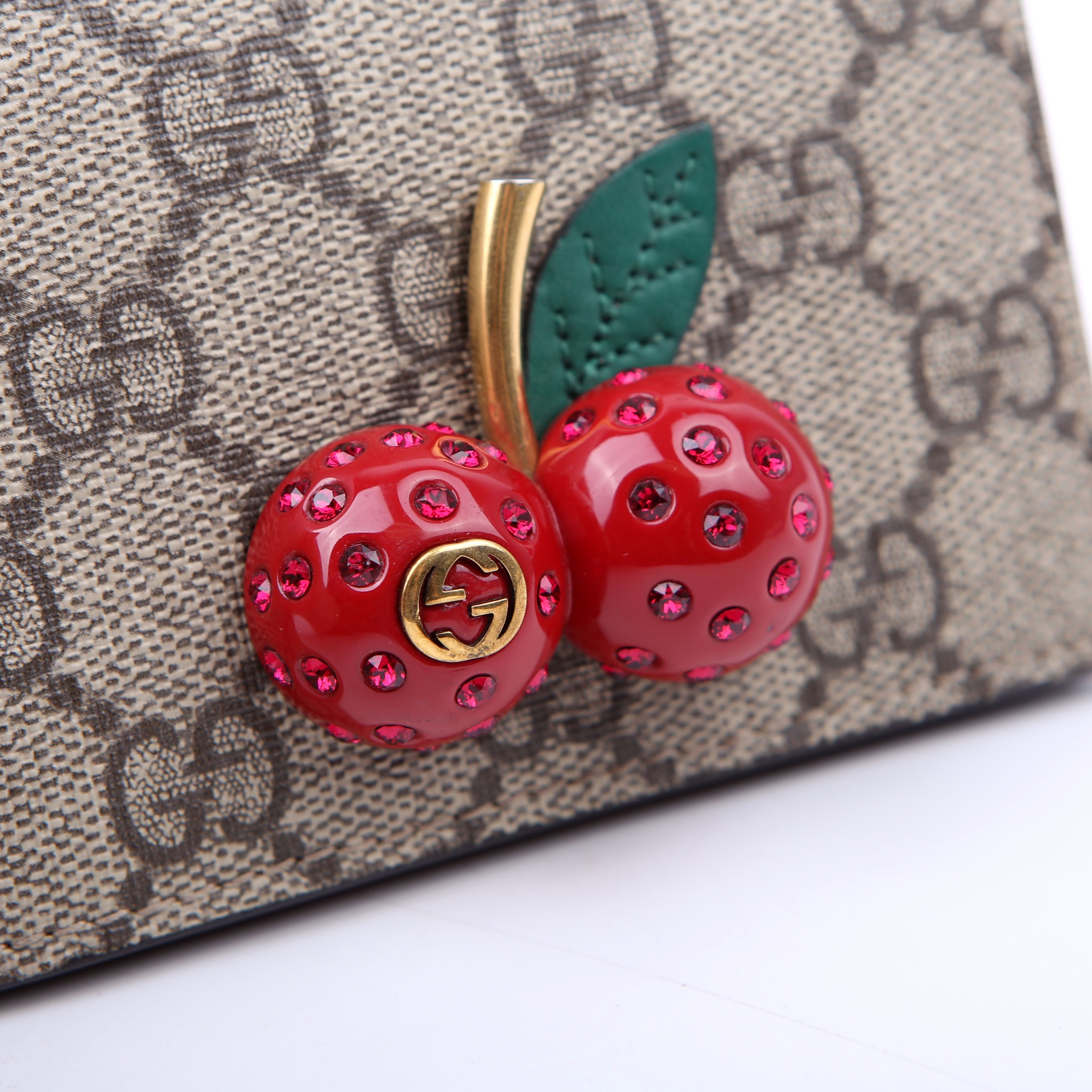 Gucci 476050 GG Supreme Cherries Card Case