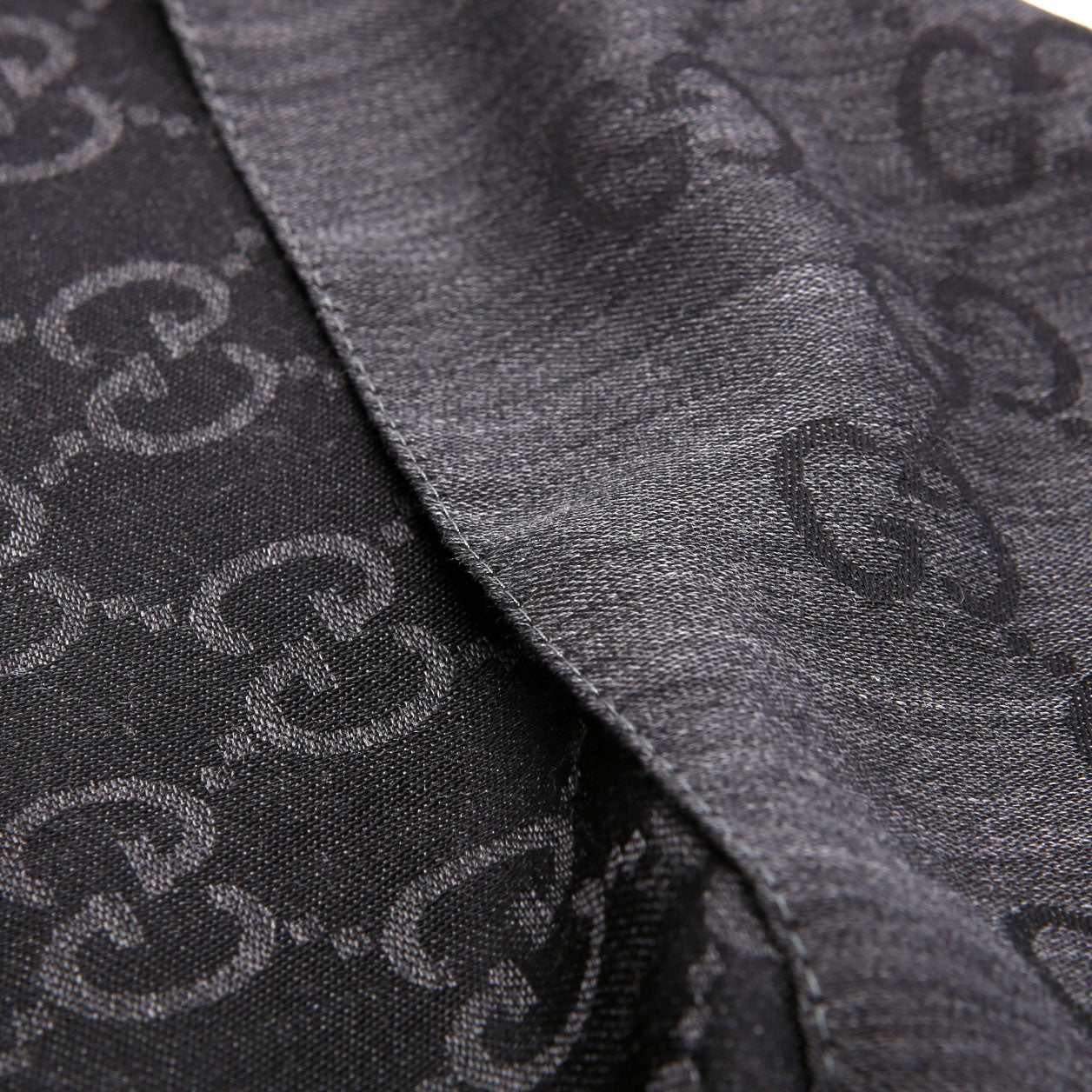 Gucci 165904 GG Jacquard Knit Scarf Grey