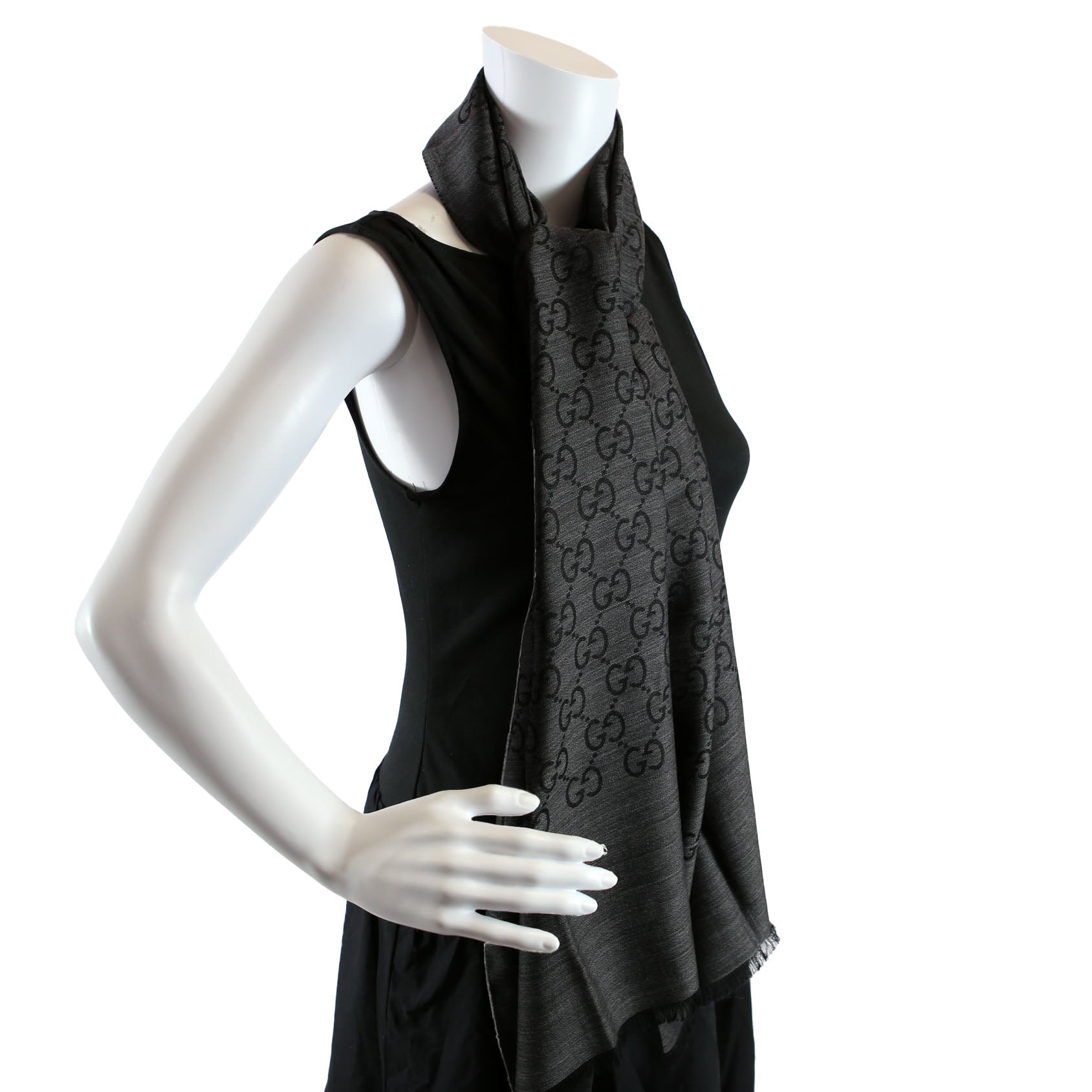 Gucci 165904 GG Jacquard Knit Scarf Grey