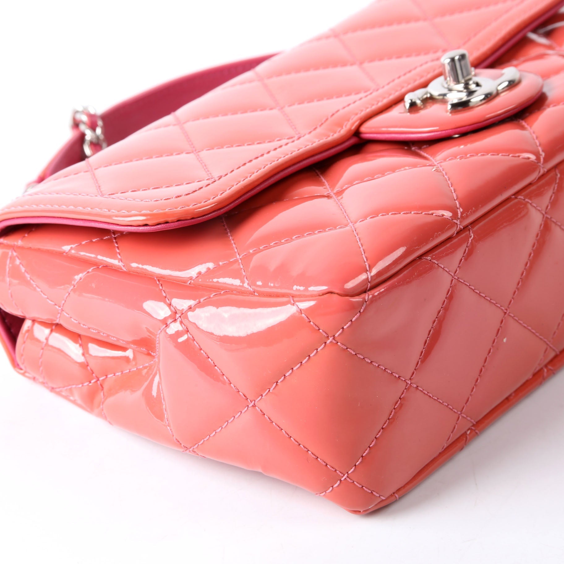 Classic Flap Mini Extra Patent 20M Pink