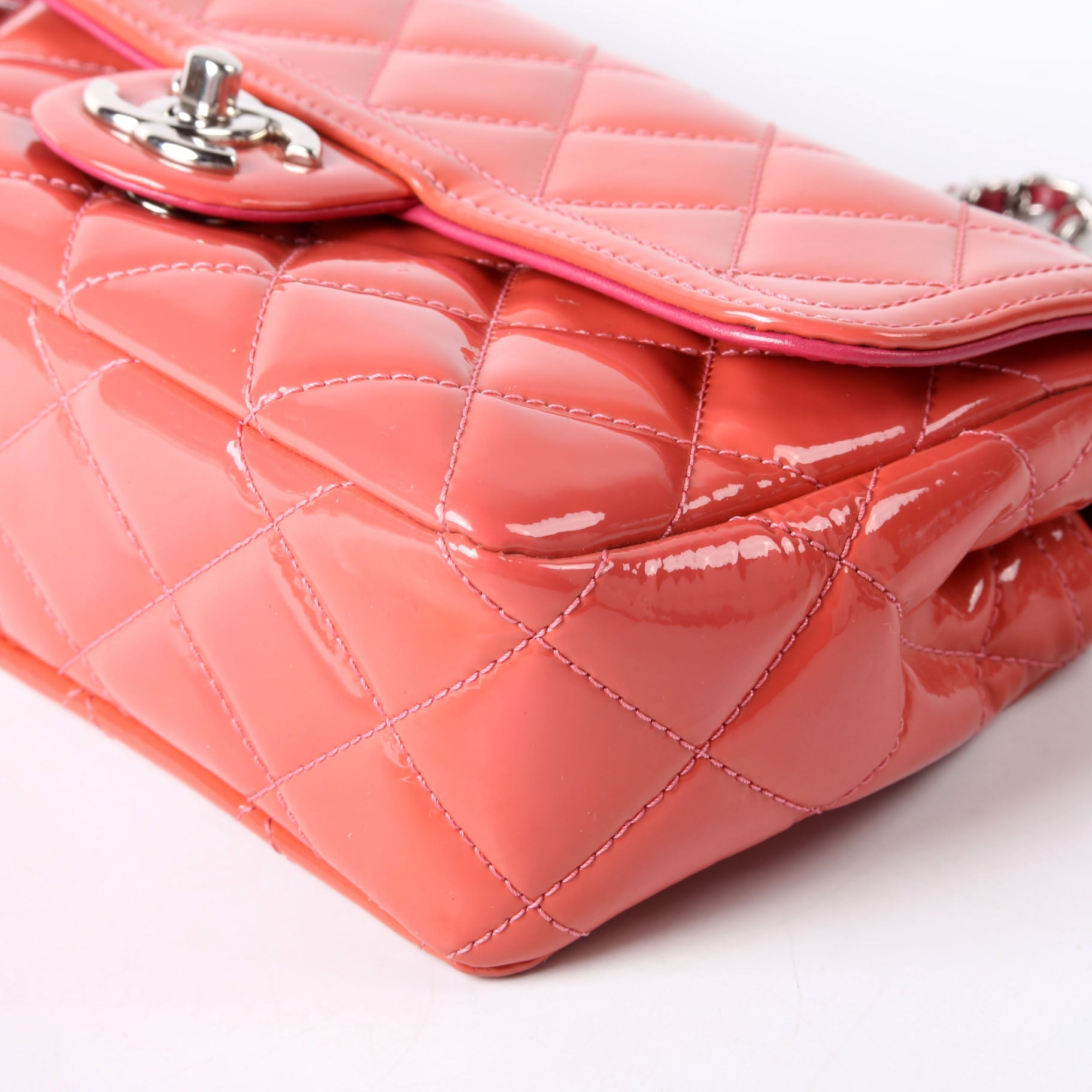 Classic Flap Mini Extra Patent 20M Pink