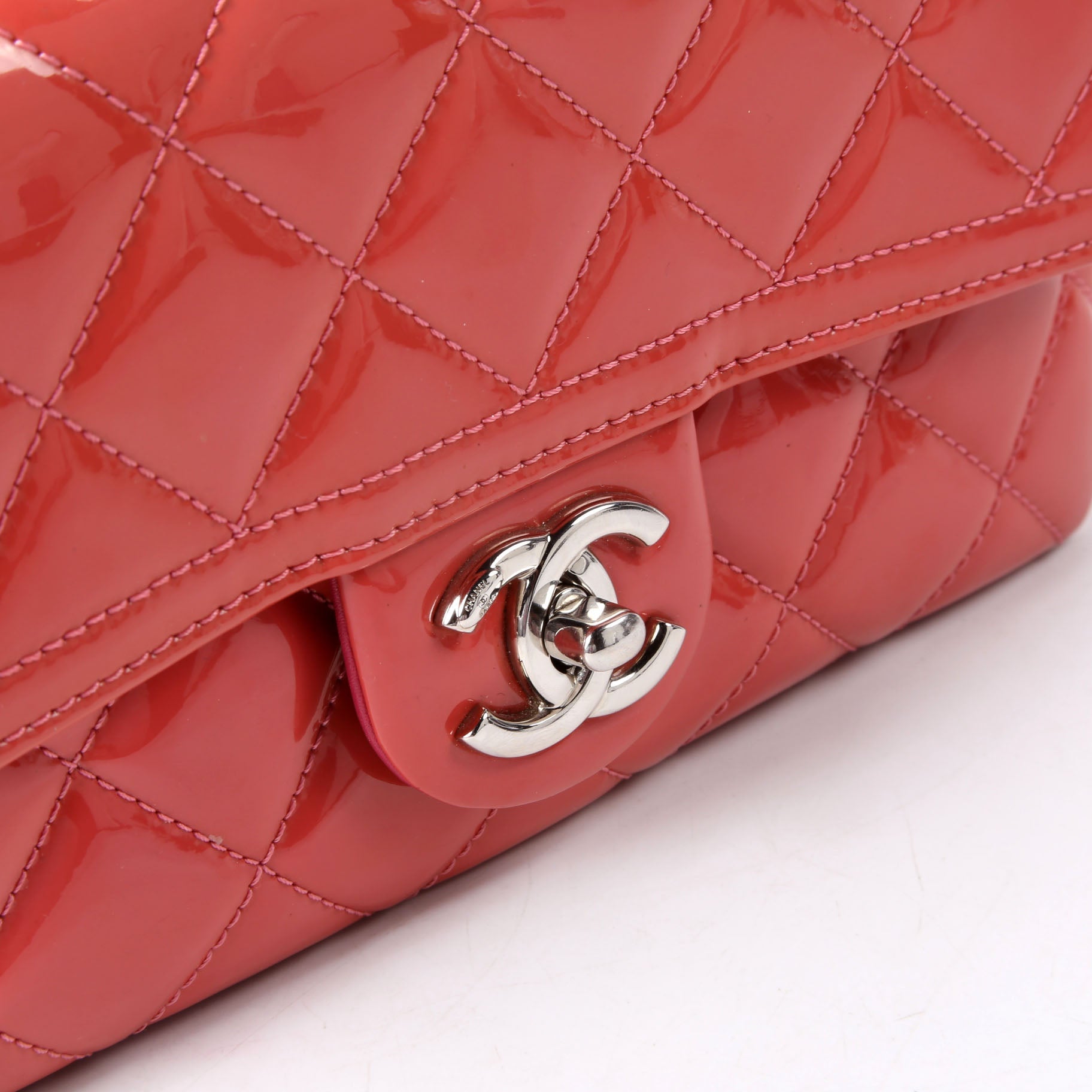 Classic Flap Mini Extra Patent 20M Pink