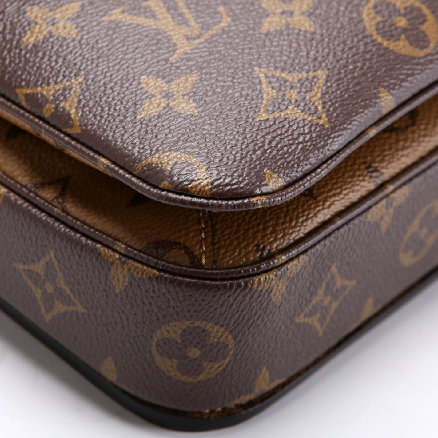 Pochette Metis Reverse Monogram