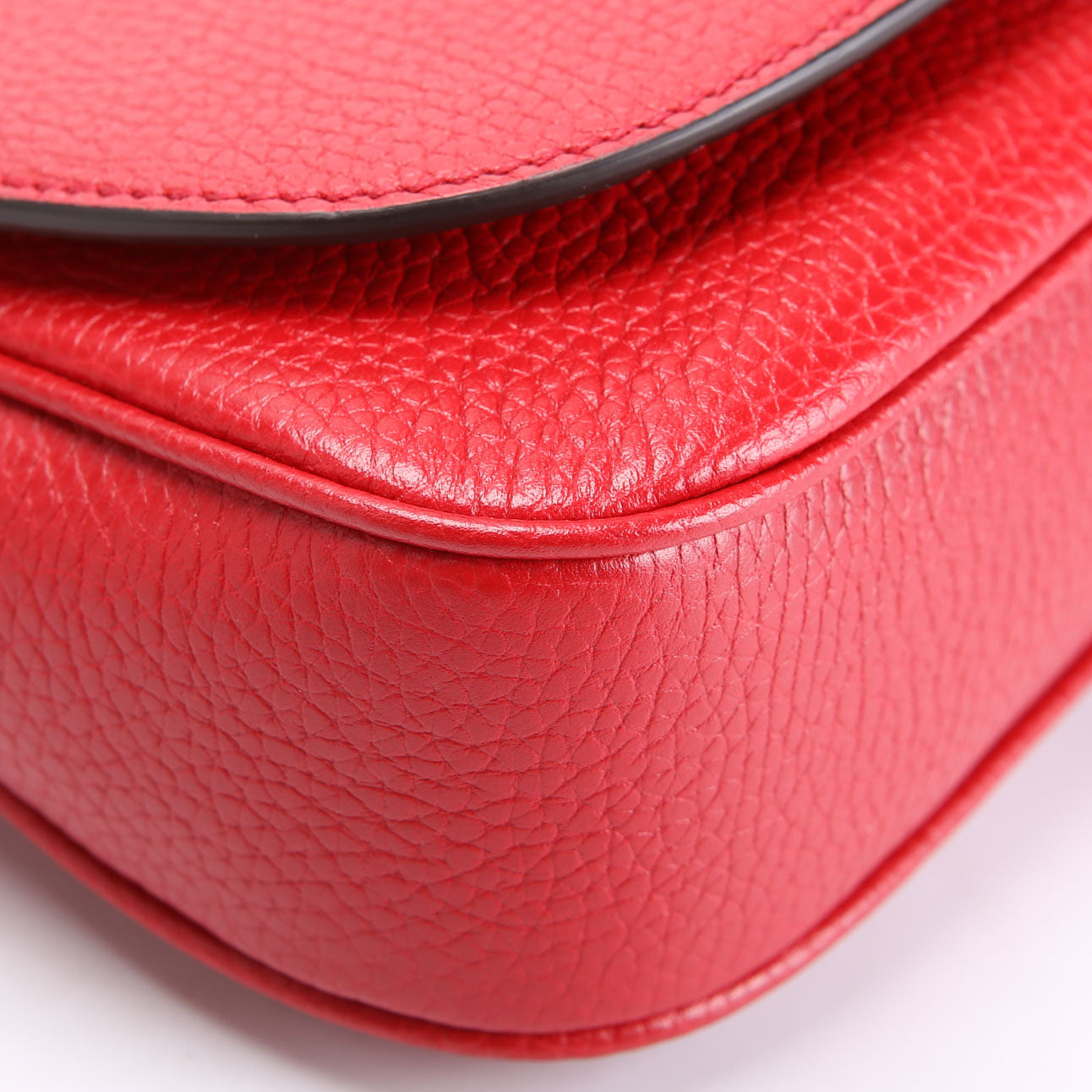 536224 Soho Chain Tassel Flap Red