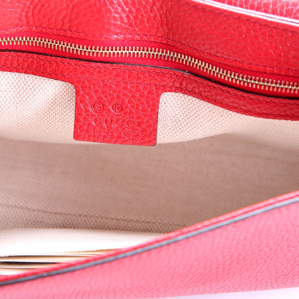 536224 Soho Chain Tassel Flap Red