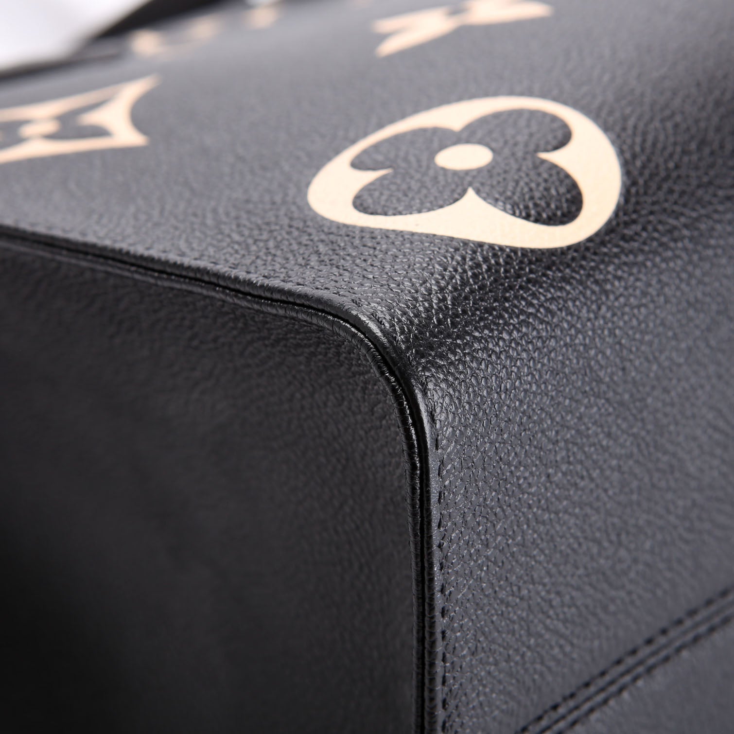 ONTHEGO MM Bicolor Empreinte Black/Beige