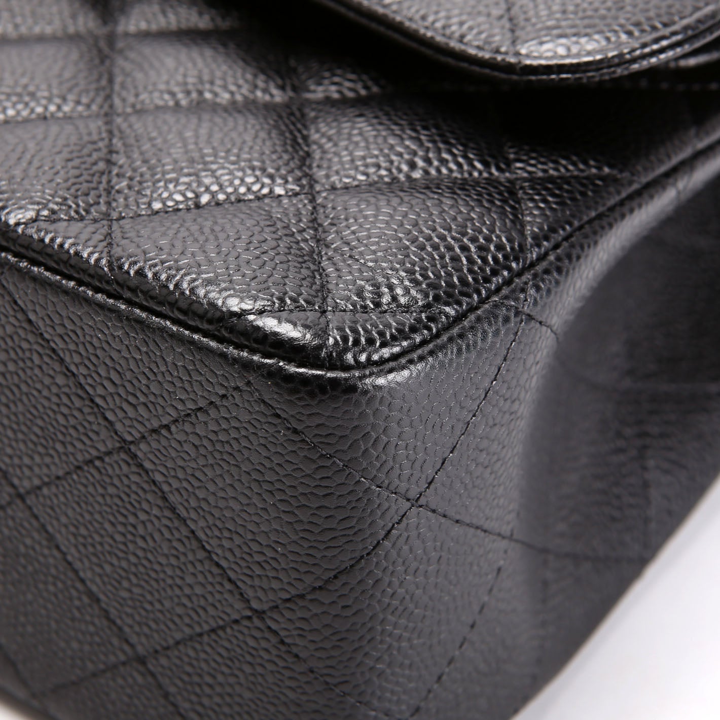 Classic Flap Jumbo Caviar 23M Black/Burgundy