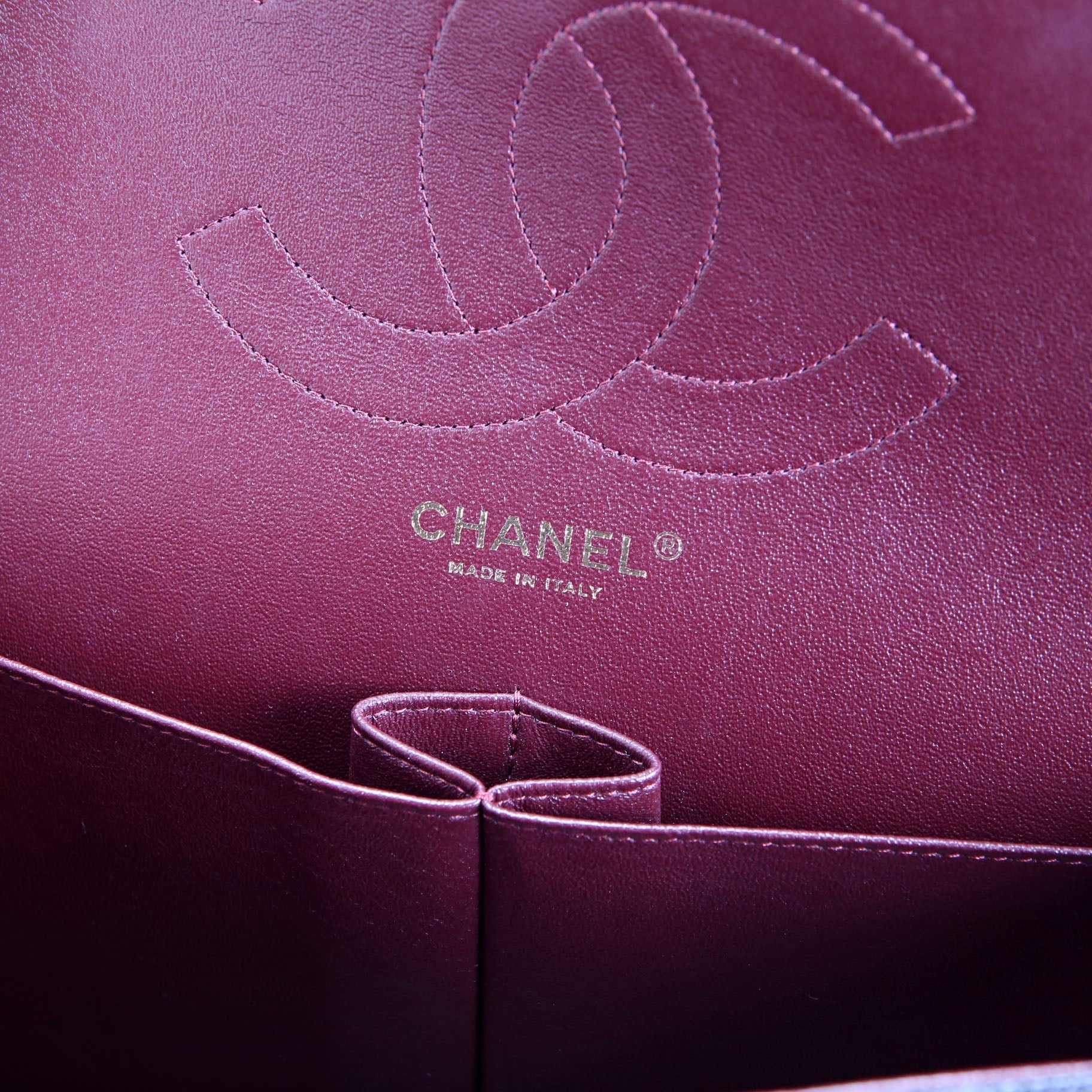 Classic Flap Jumbo Caviar 23M Black/Burgundy