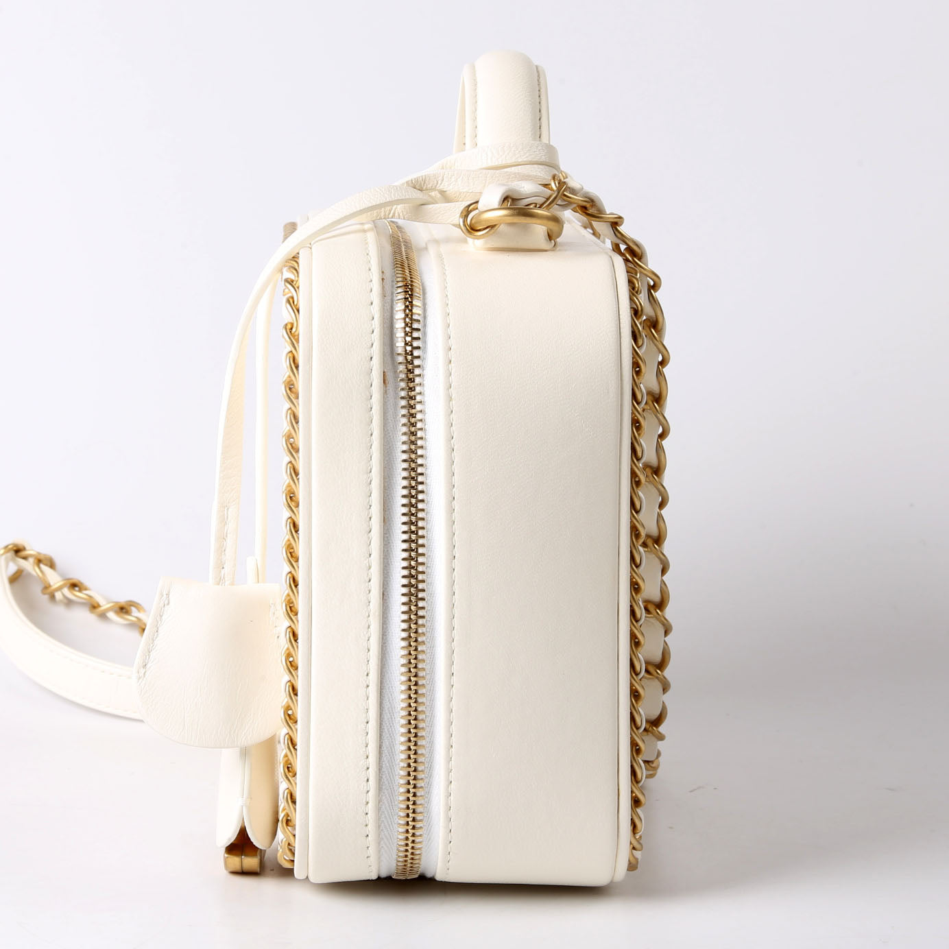 CC Filigree Vanity Case Medium 29M White