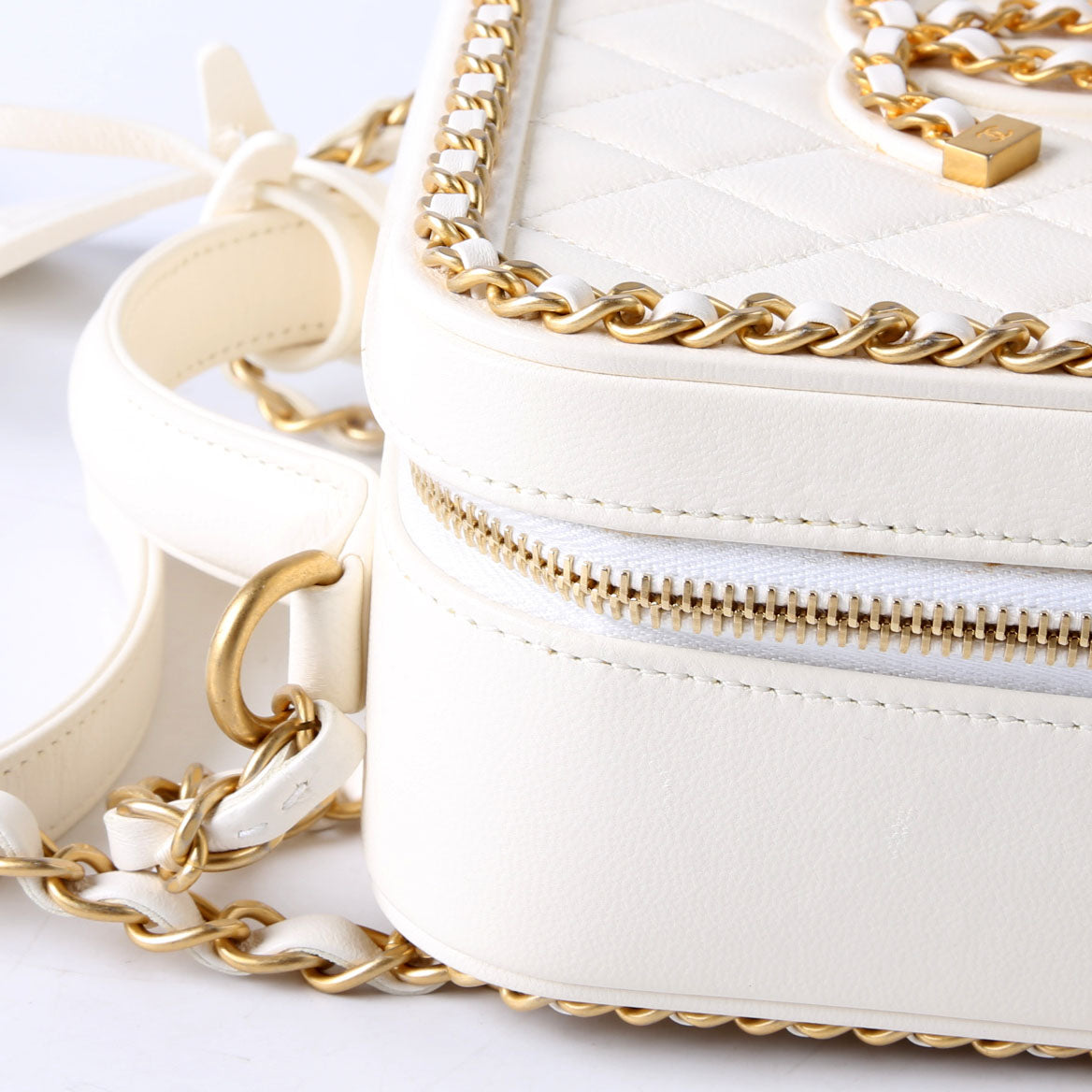 CC Filigree Vanity Case Medium 29M White