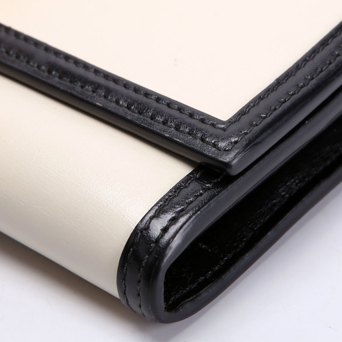 Gucci 652681 Jackie 1961 Chain Wallet Black/Ivory