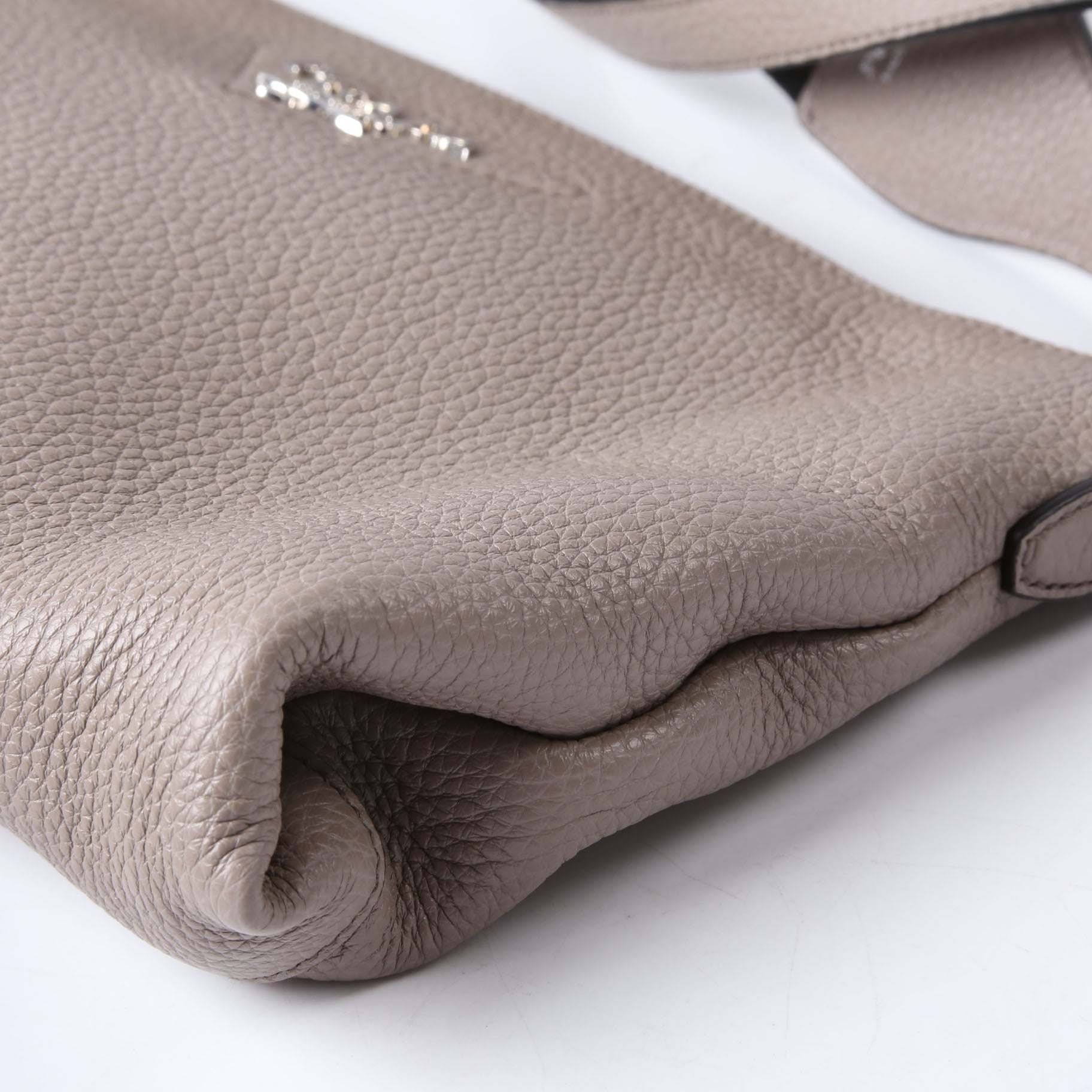 1BH050 Vitello Daino Crossbody Taupe