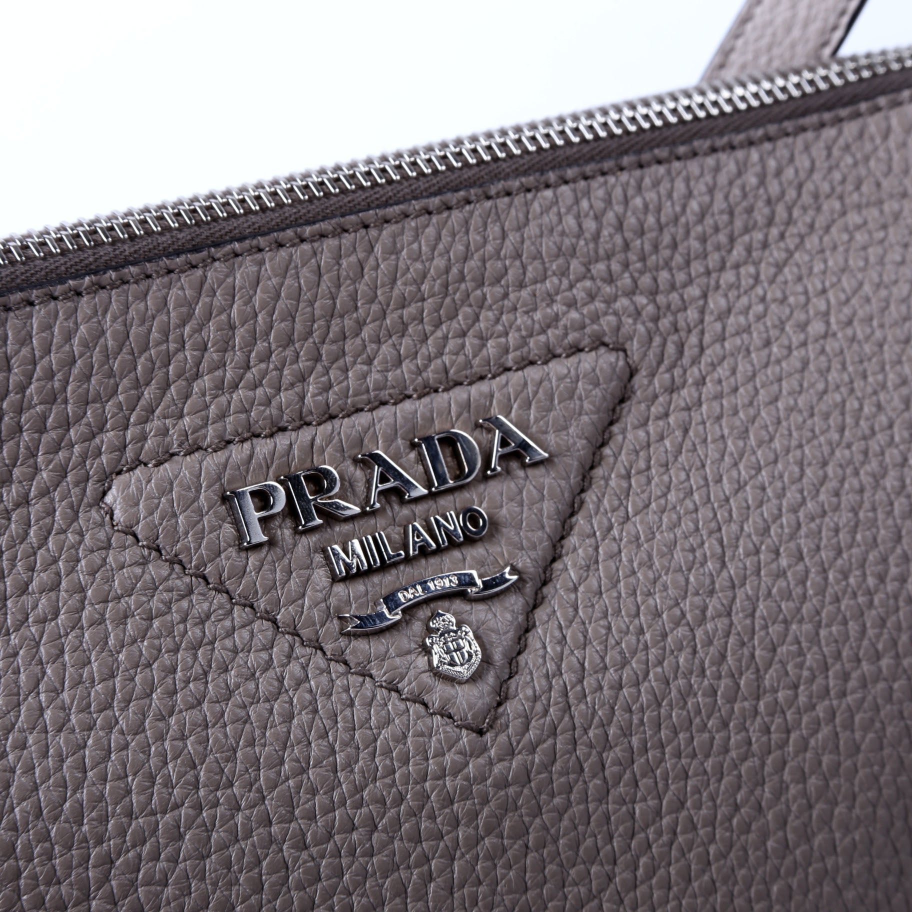 1BH050 Vitello Daino Crossbody Taupe