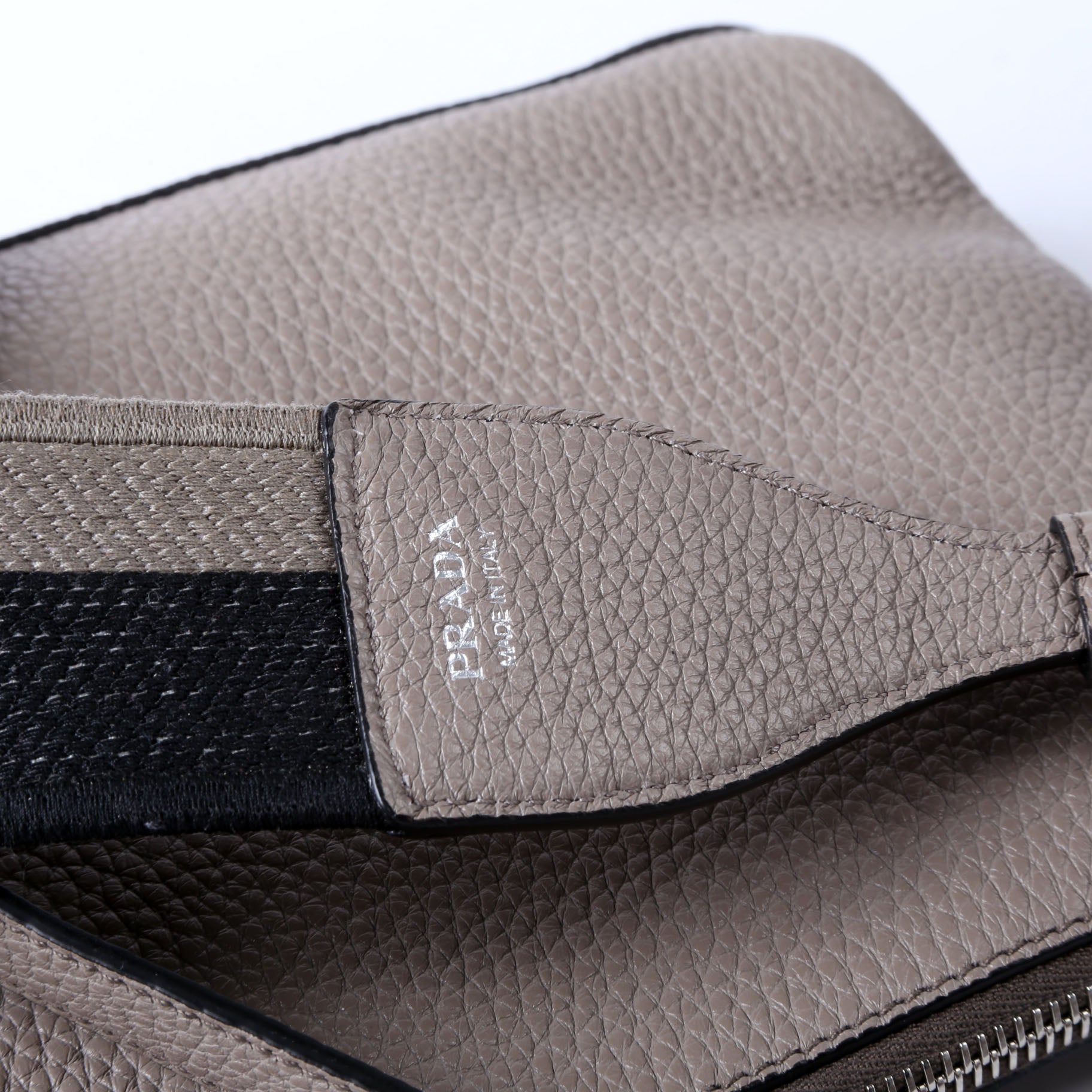 1BH050 Vitello Daino Crossbody Taupe