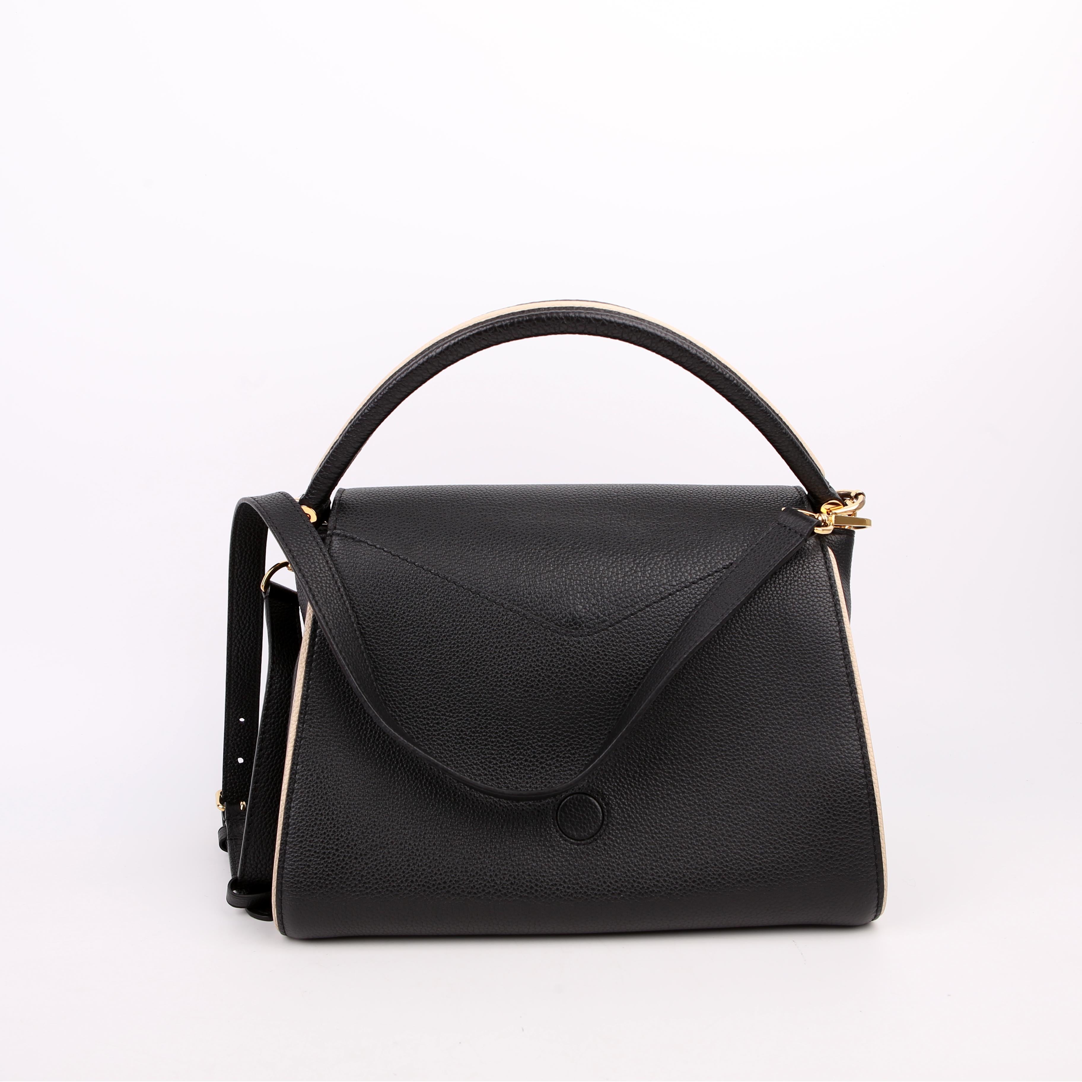 Double V Leather Black