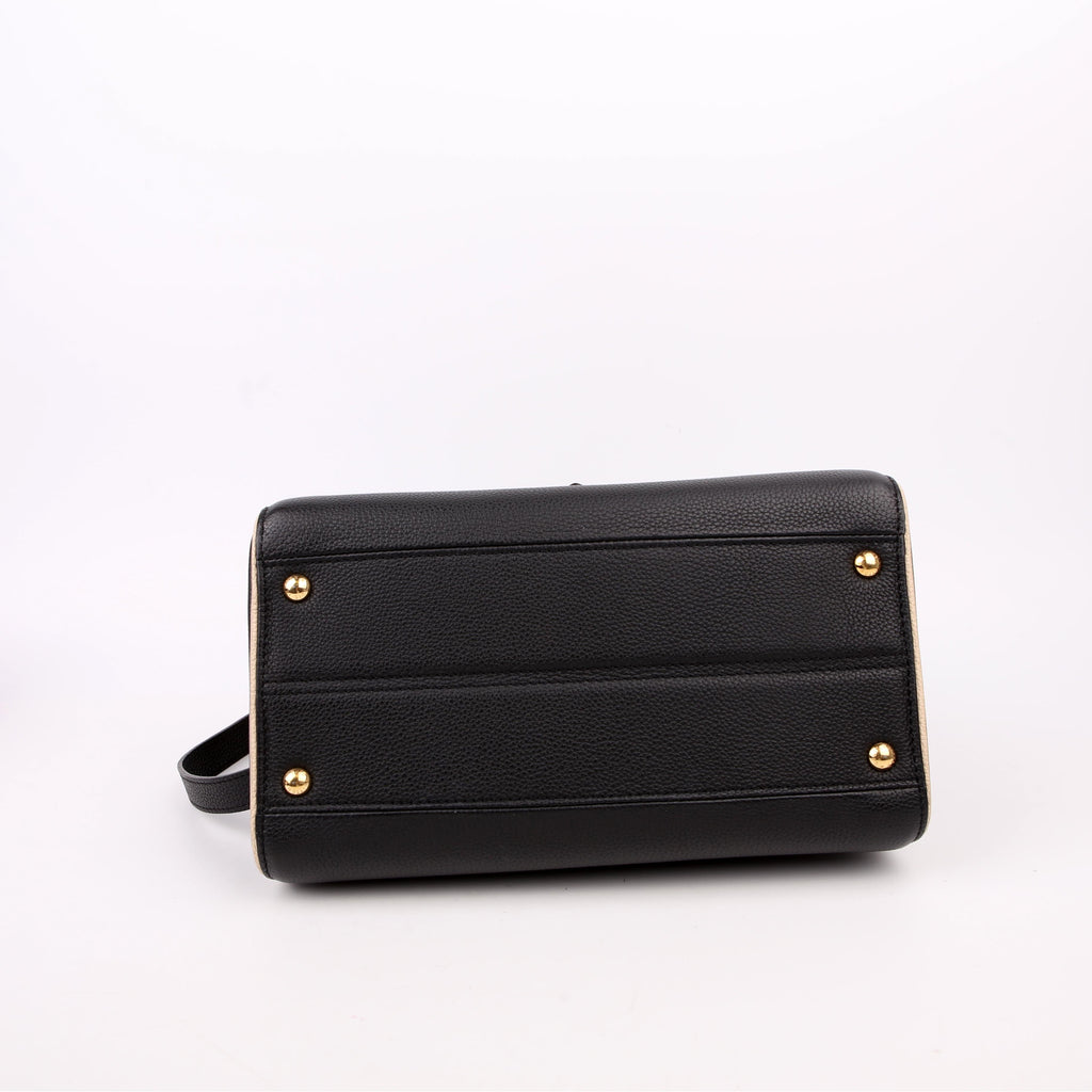 Double V Leather Black