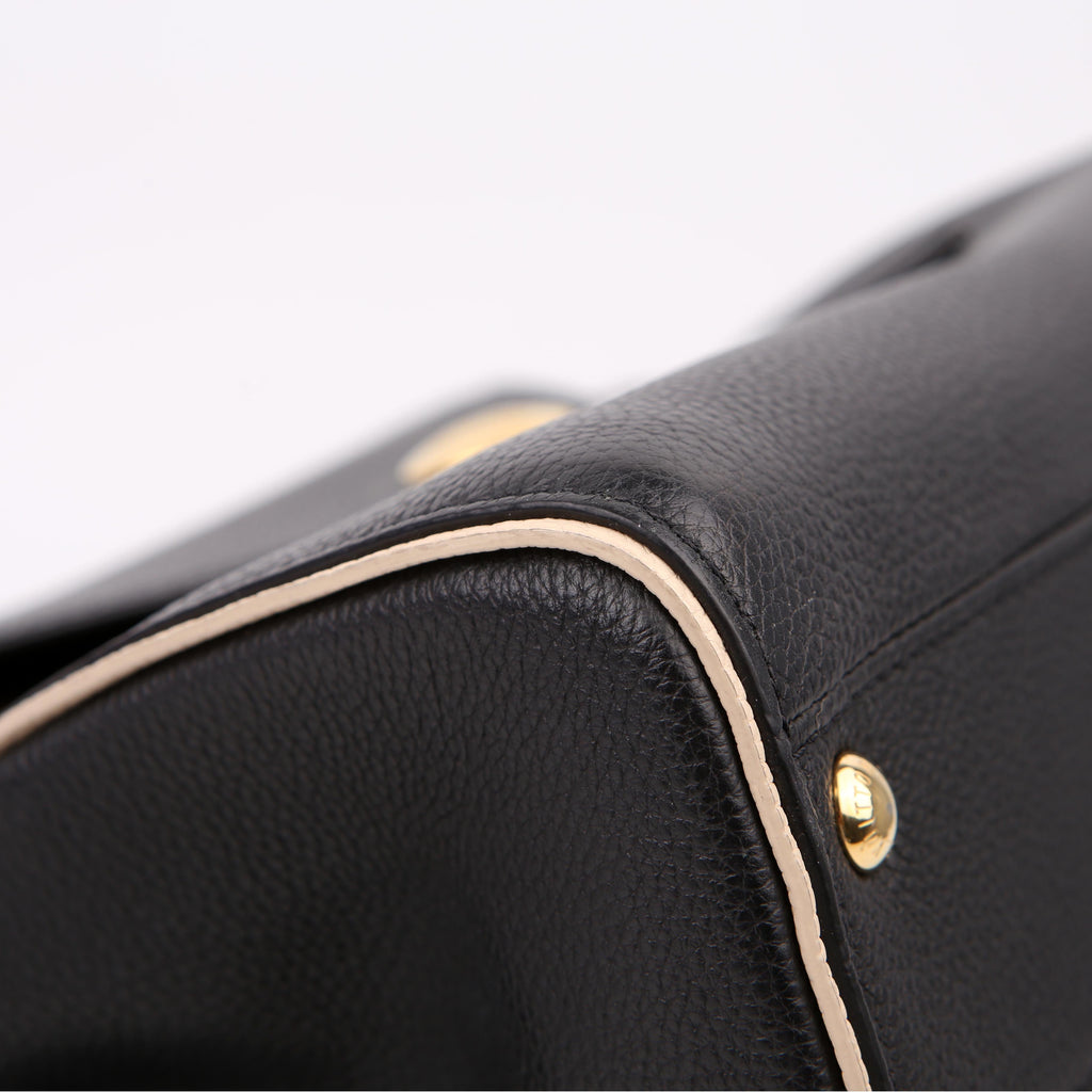 Double V Leather Black