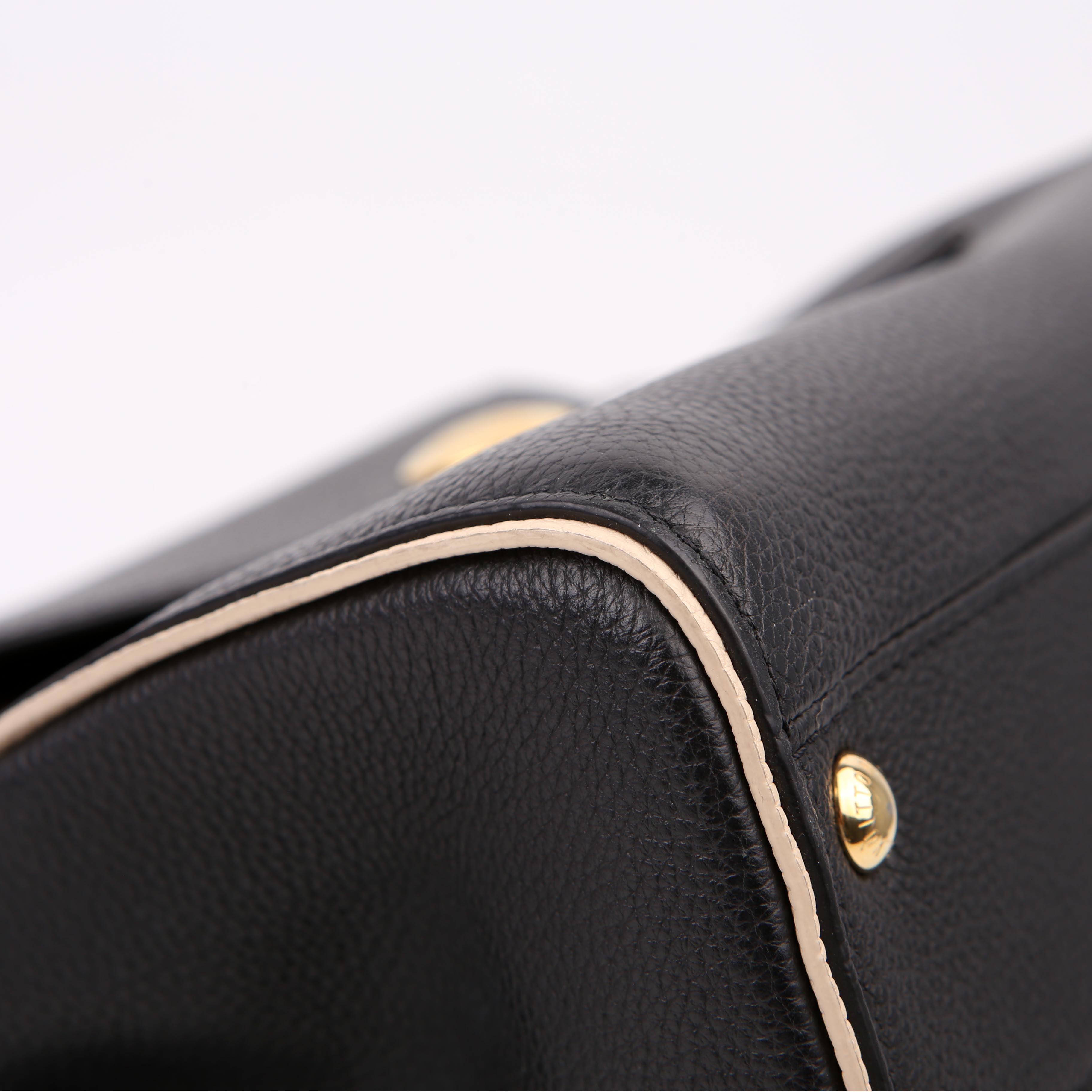 Double V Leather Black