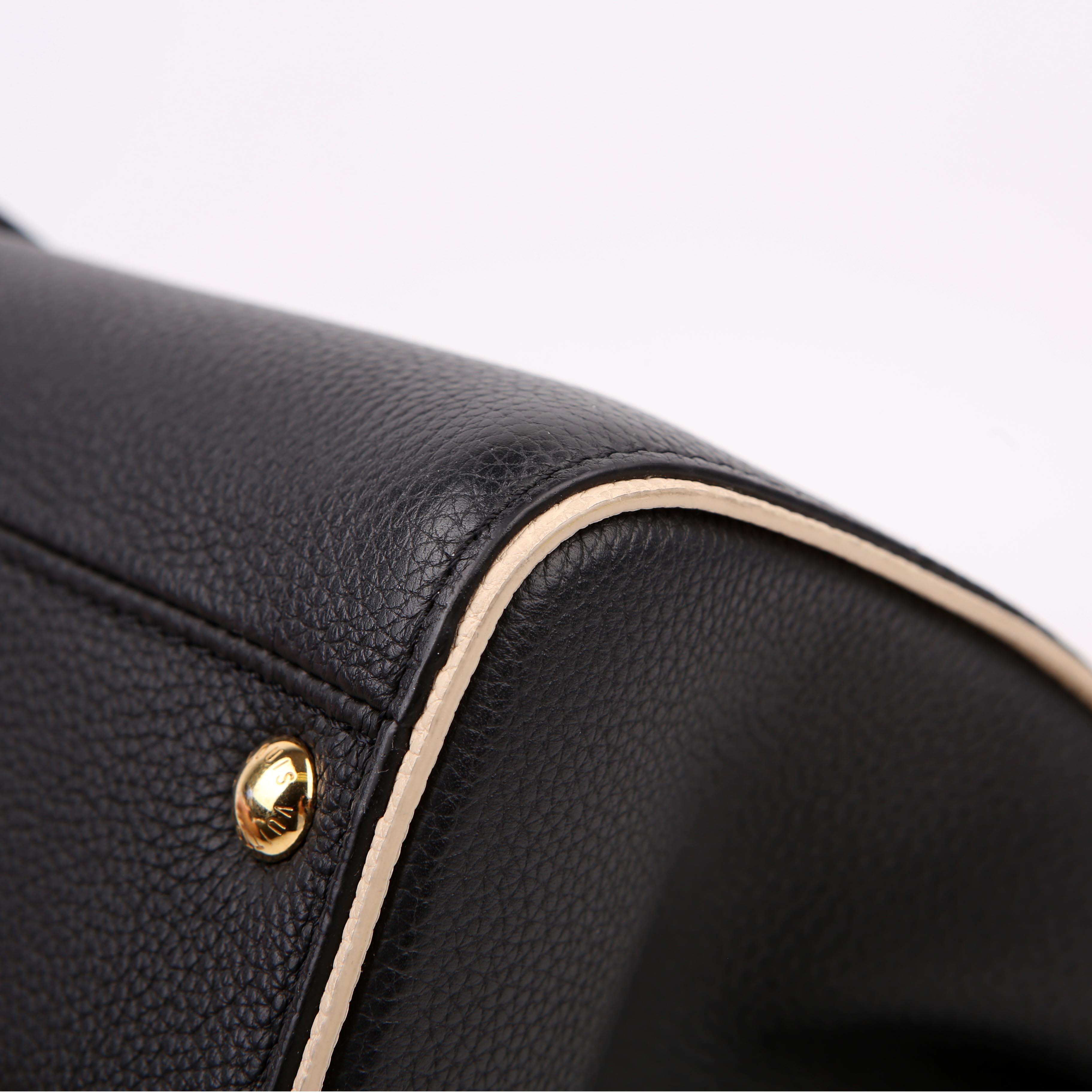 Double V Leather Black