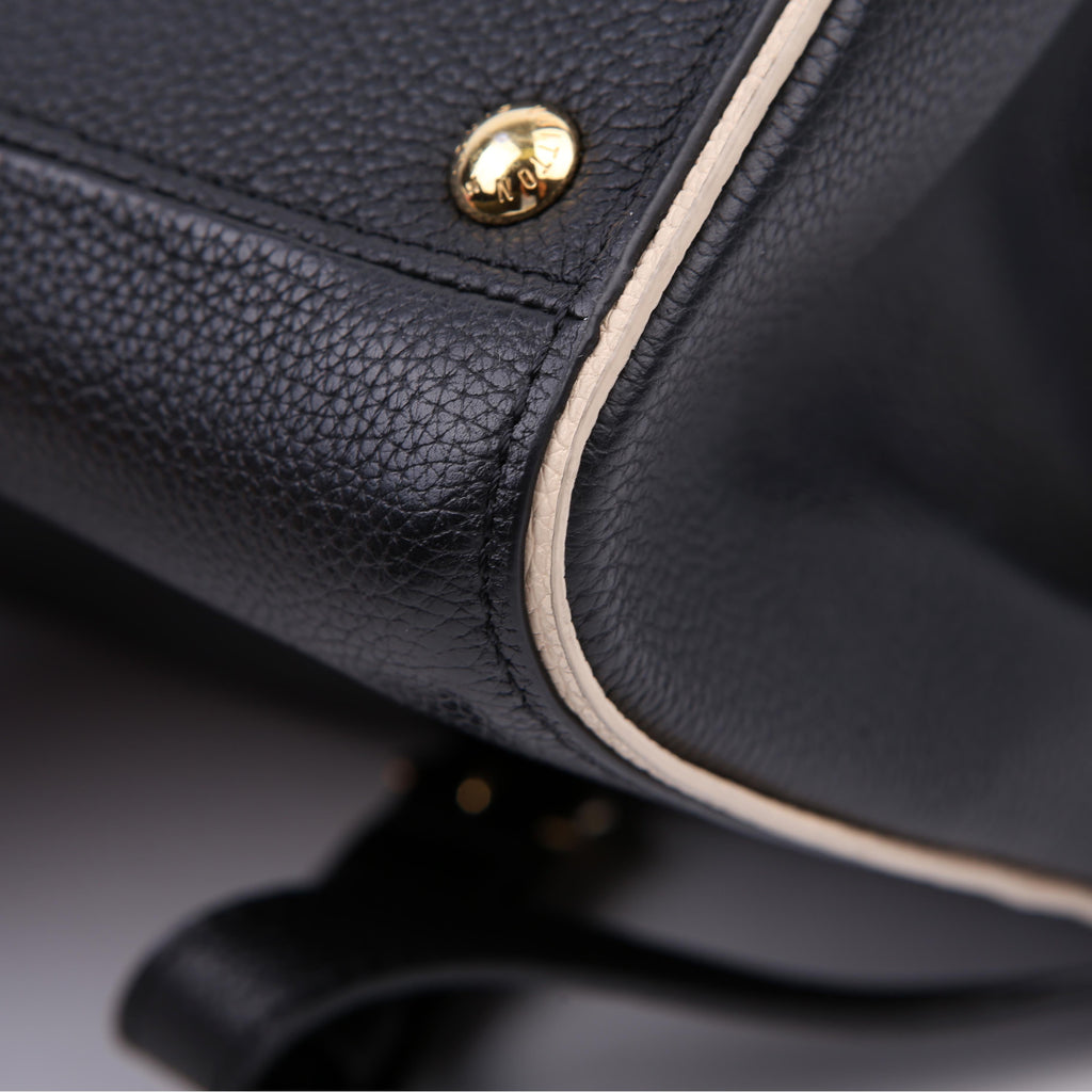 Double V Leather Black