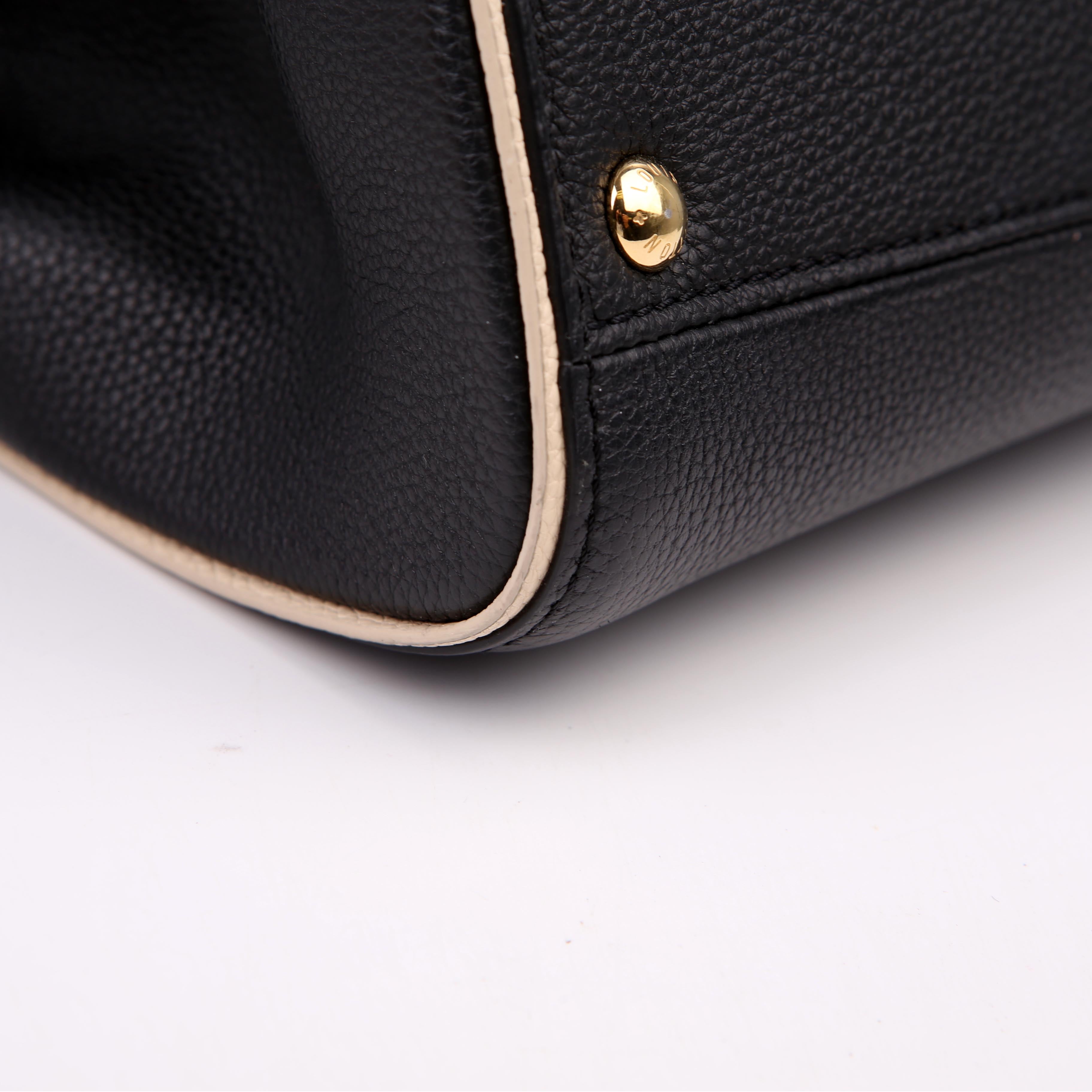 Double V Leather Black