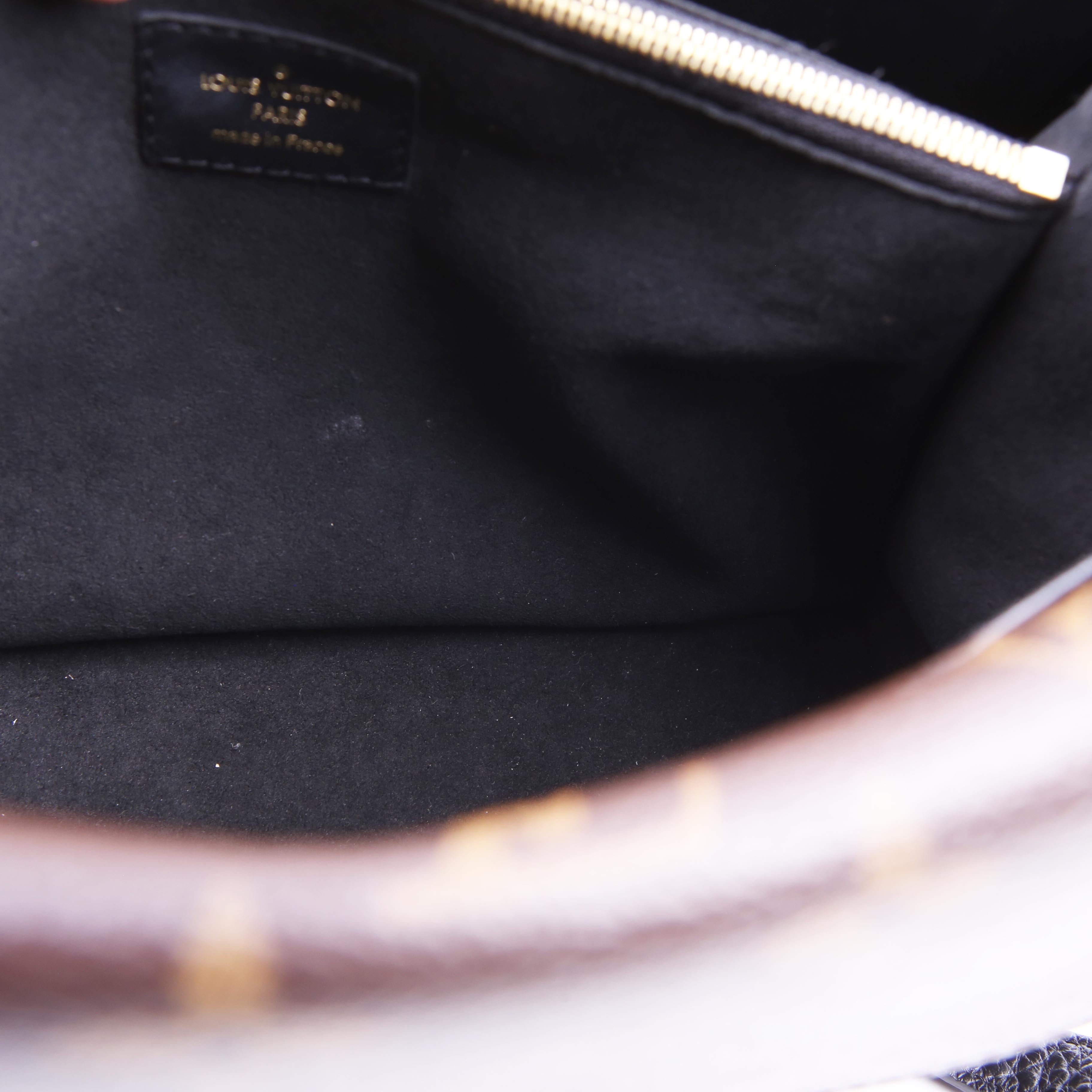 Double V Leather Black