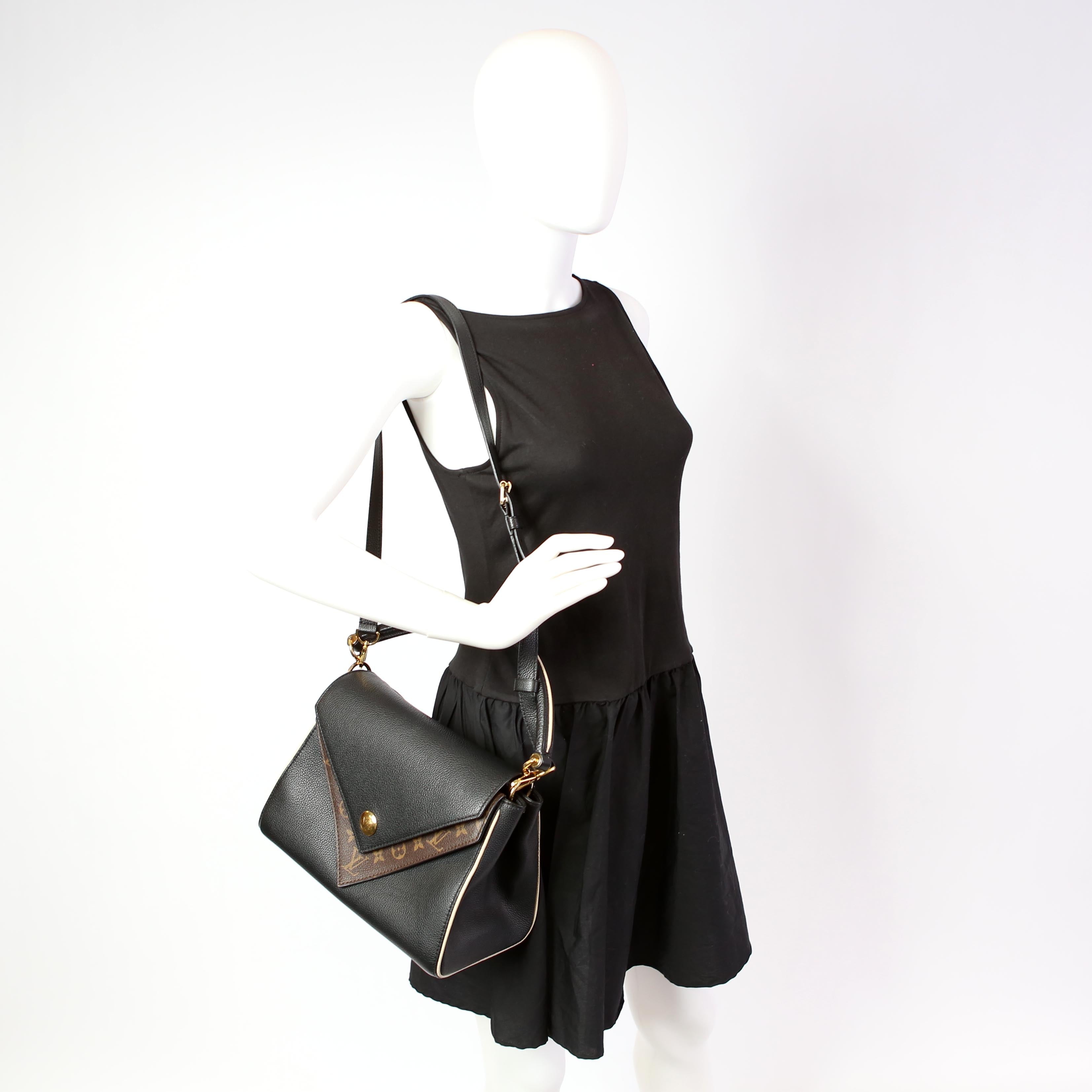Double V Leather Black