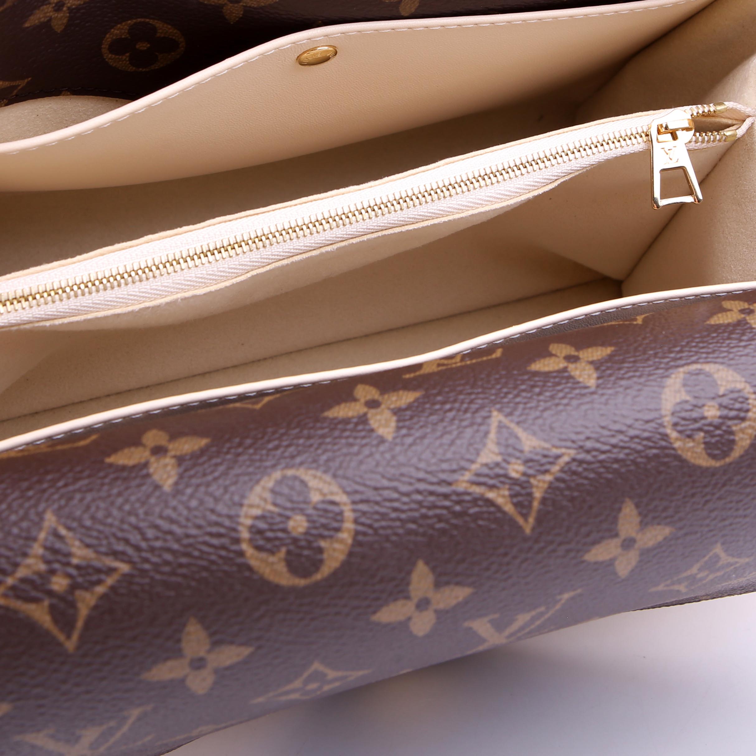 Double V Leather Cream