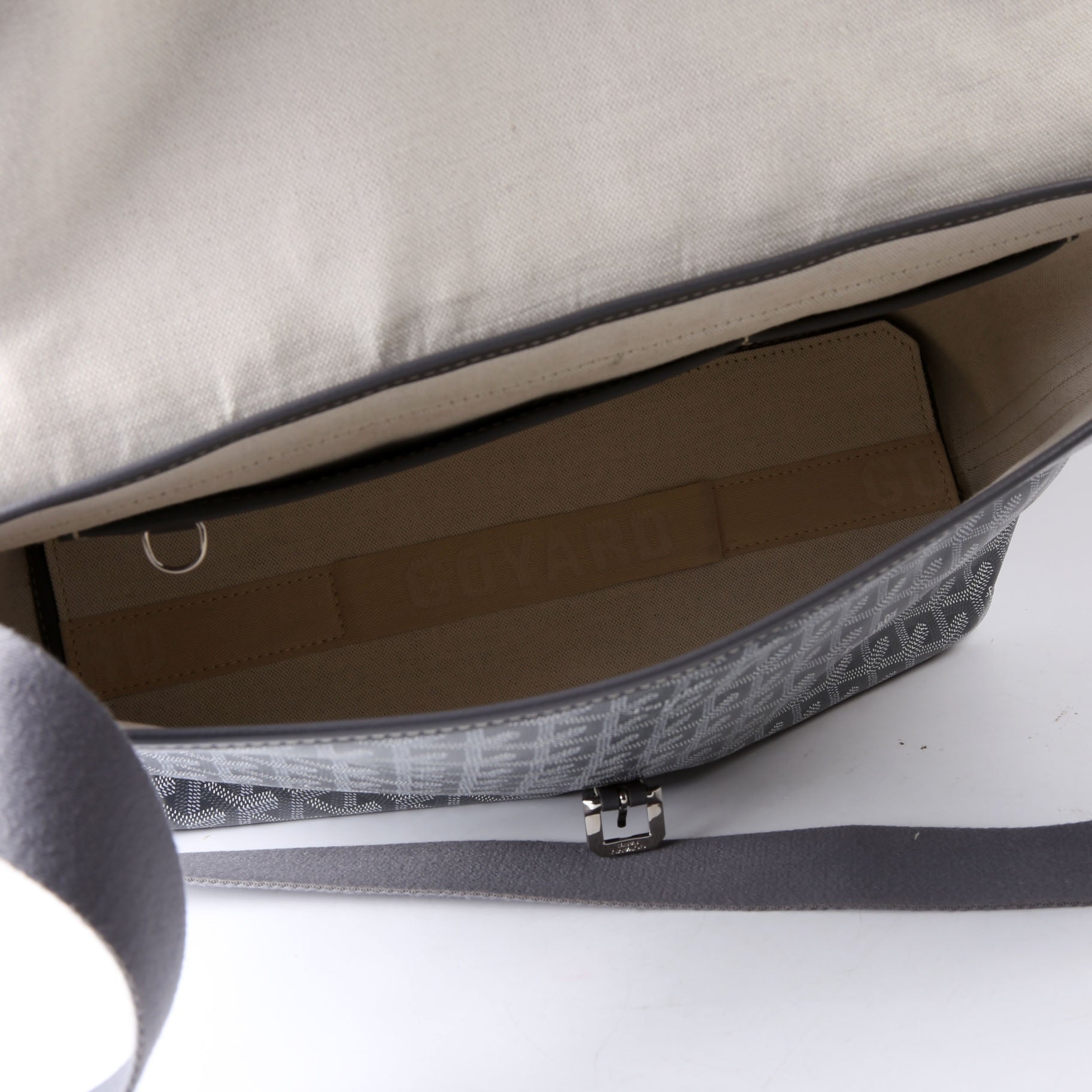 Capetein Messenger Goyardine Grey