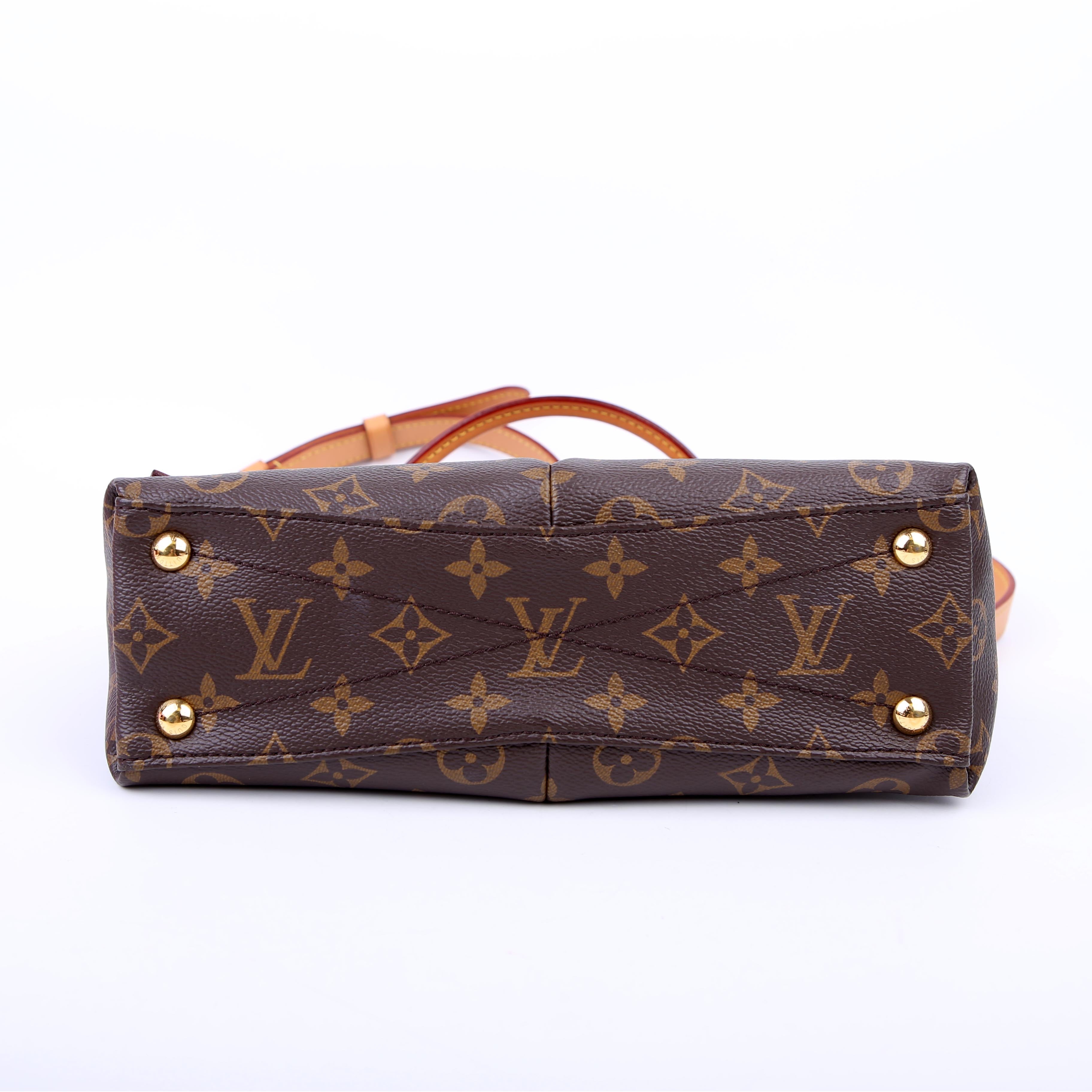 V Tote BB Monogram Red