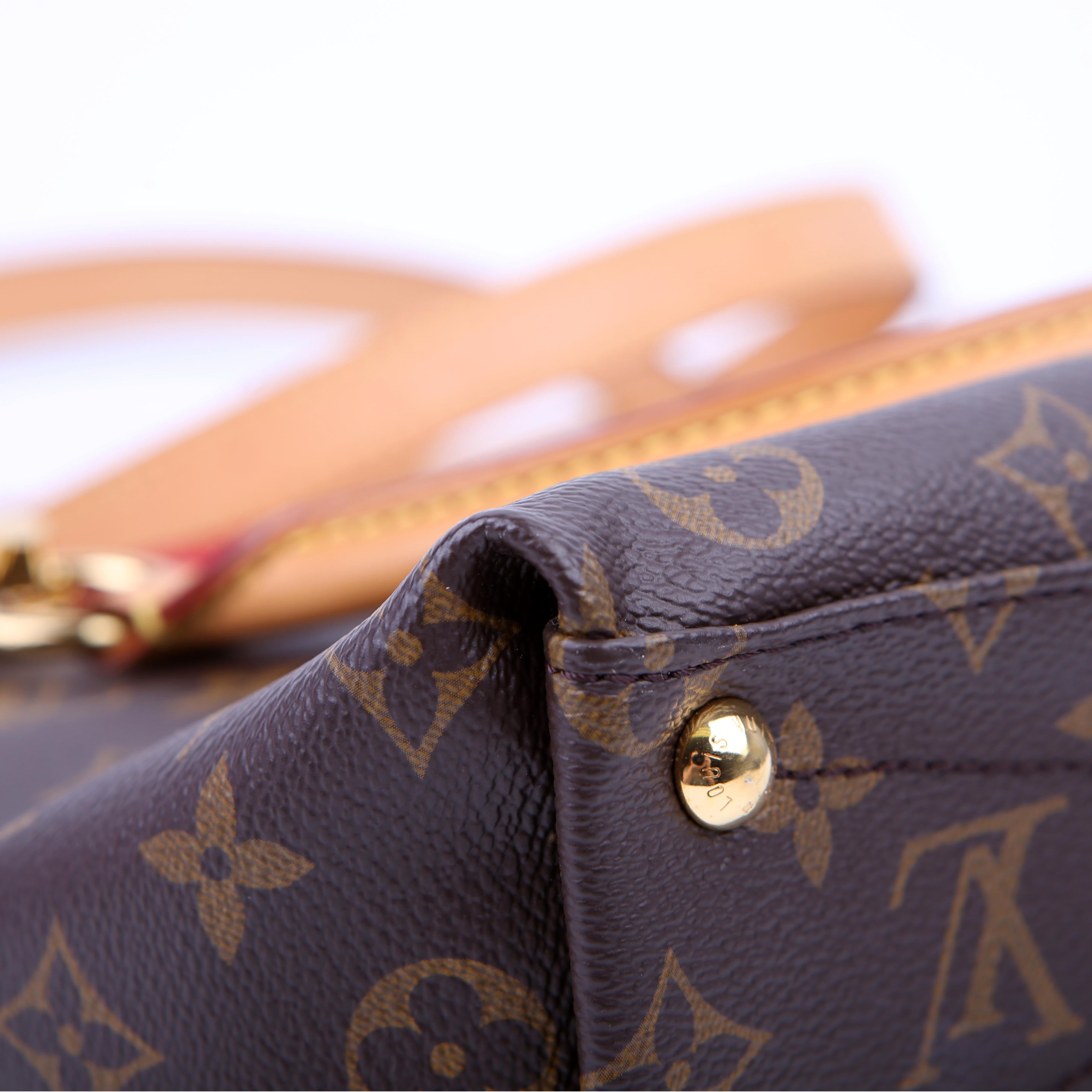V Tote BB Monogram Red