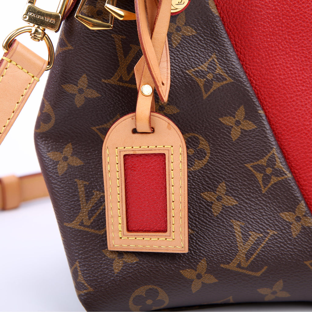 V Tote BB Monogram Red