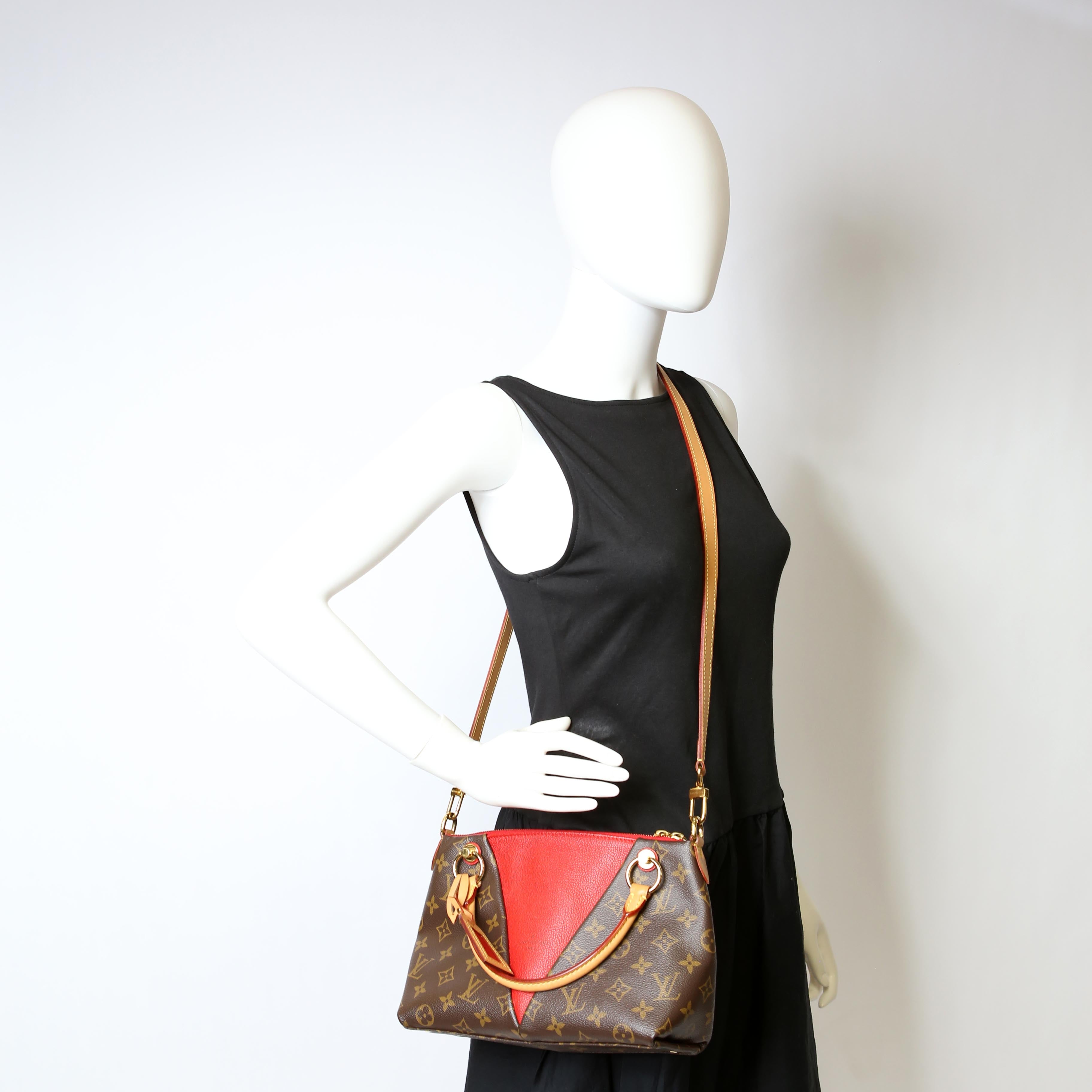 V Tote BB Monogram Red
