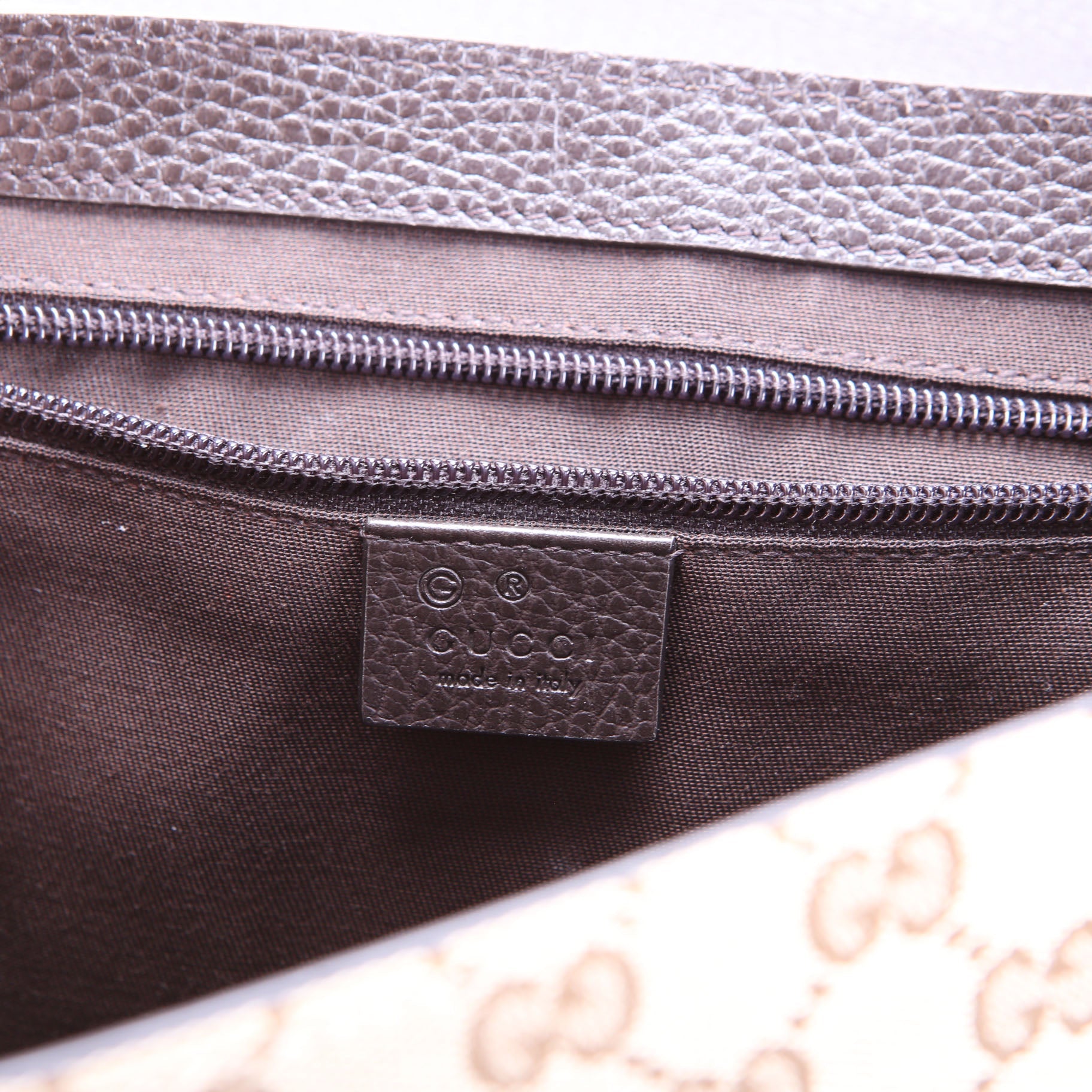 Gucci 449172 GG Canvas Messenger Brown