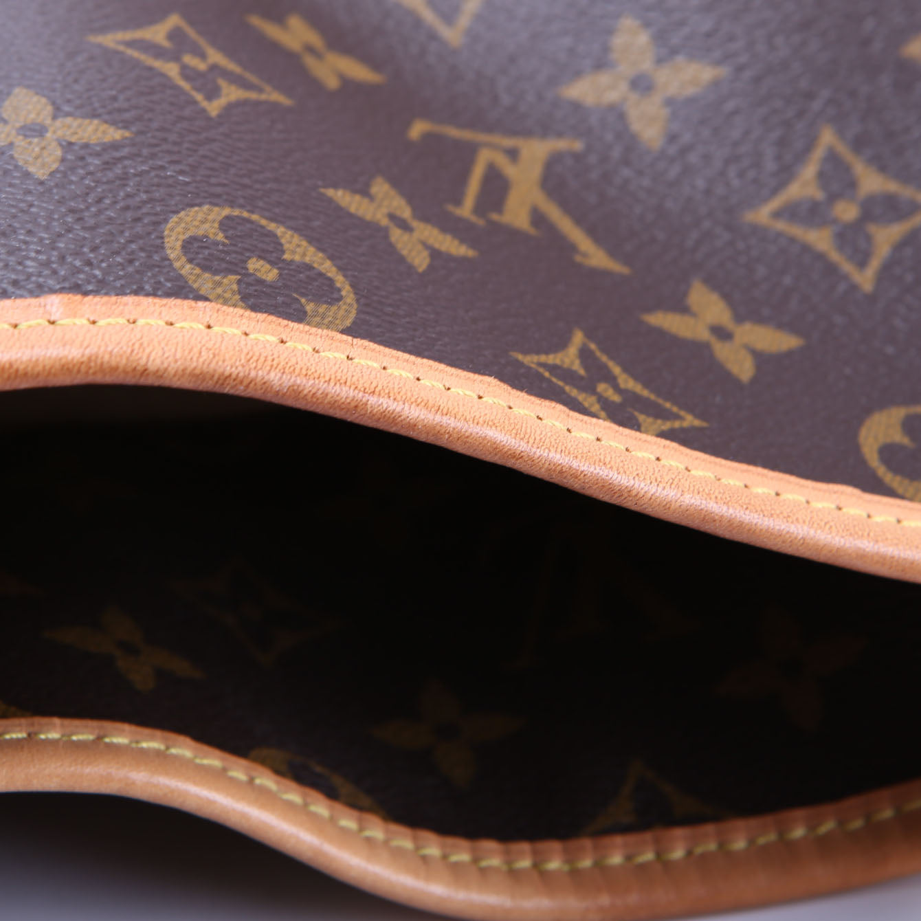 Artsy MM NM Monogram