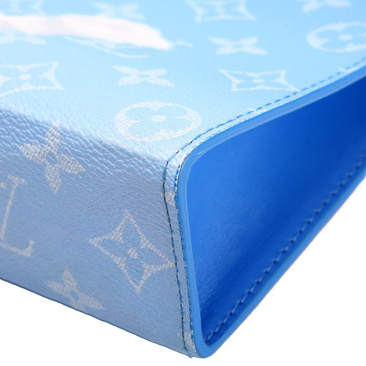 Pochette Voyage MM Clouds Monogram Blue/White