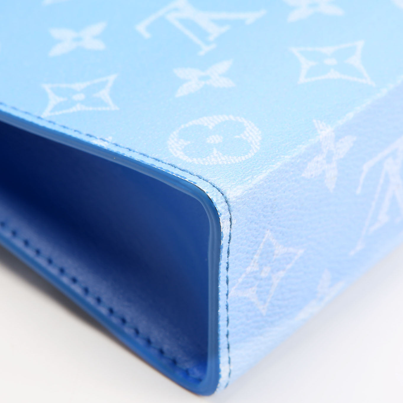 Pochette Voyage MM Clouds Monogram Blue/White