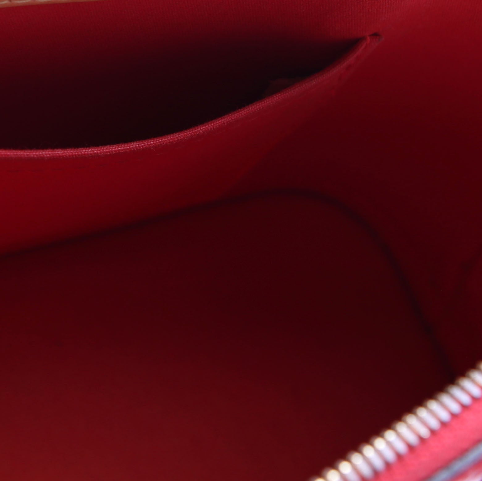 Alma BB Vernis Red