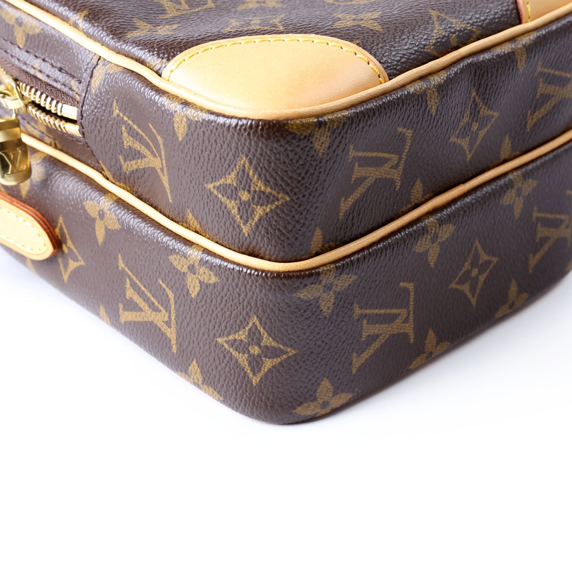 Amazone Monogram