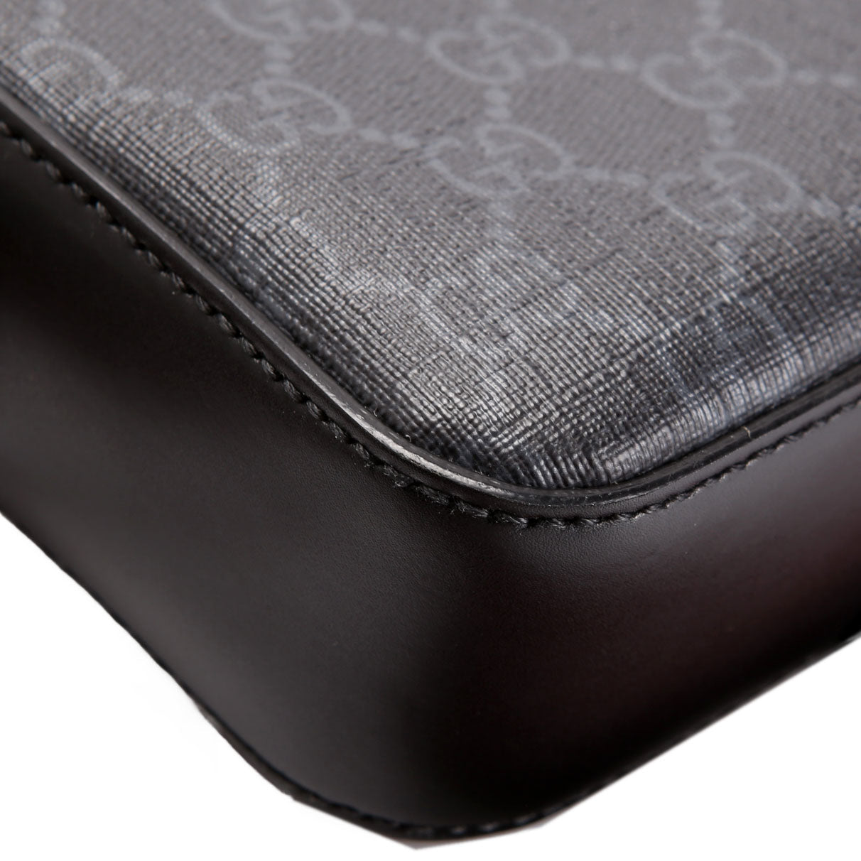 598103 GG Supreme Messenger