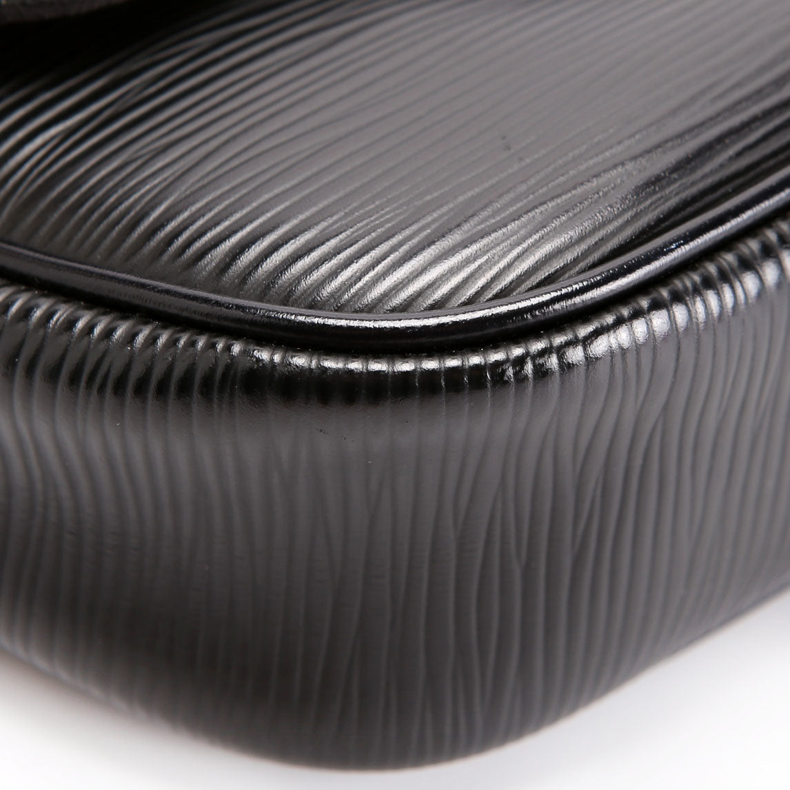 Montaigne Clutch Shoulder Epi